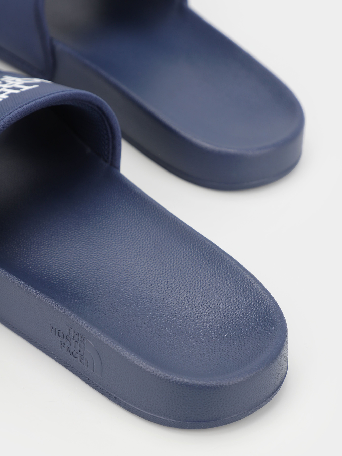 Шлепанцы The North Face Base Camp Slide III модель NF0A4T2RI851 Фото