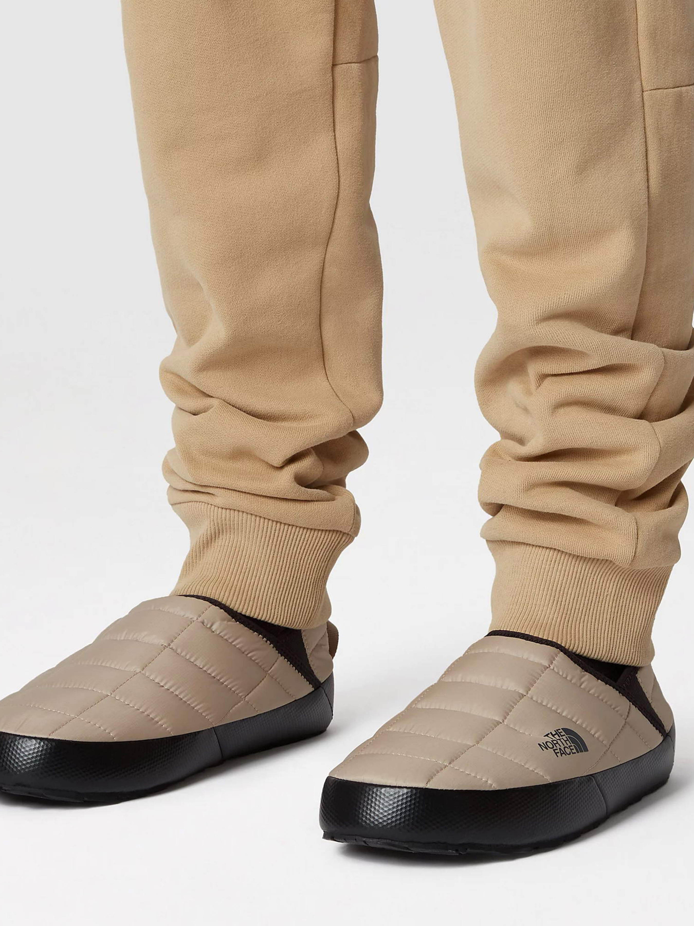 Сліпони The North Face ThermoBall™ V модель NF0A3UZNVJU1 Фото