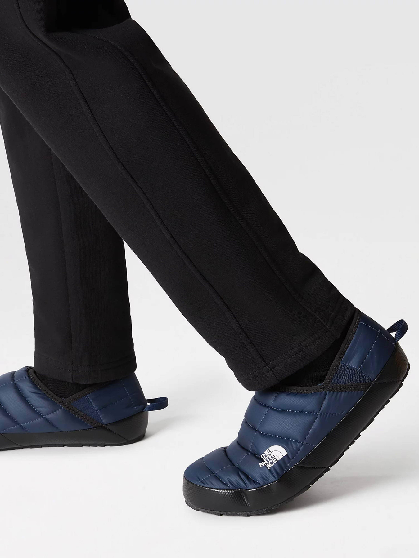 Сліпони The North Face Thermoball Traction Hombre модель NF0A3UZNI851 Фото