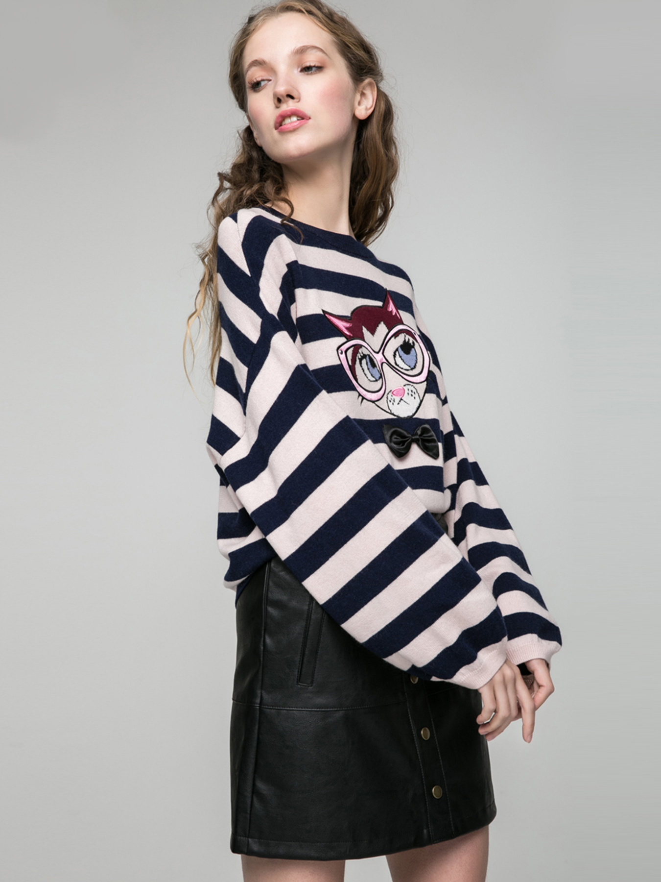 Джемпер Only модель 117124511A13_т.синій з с.бежевим Фото