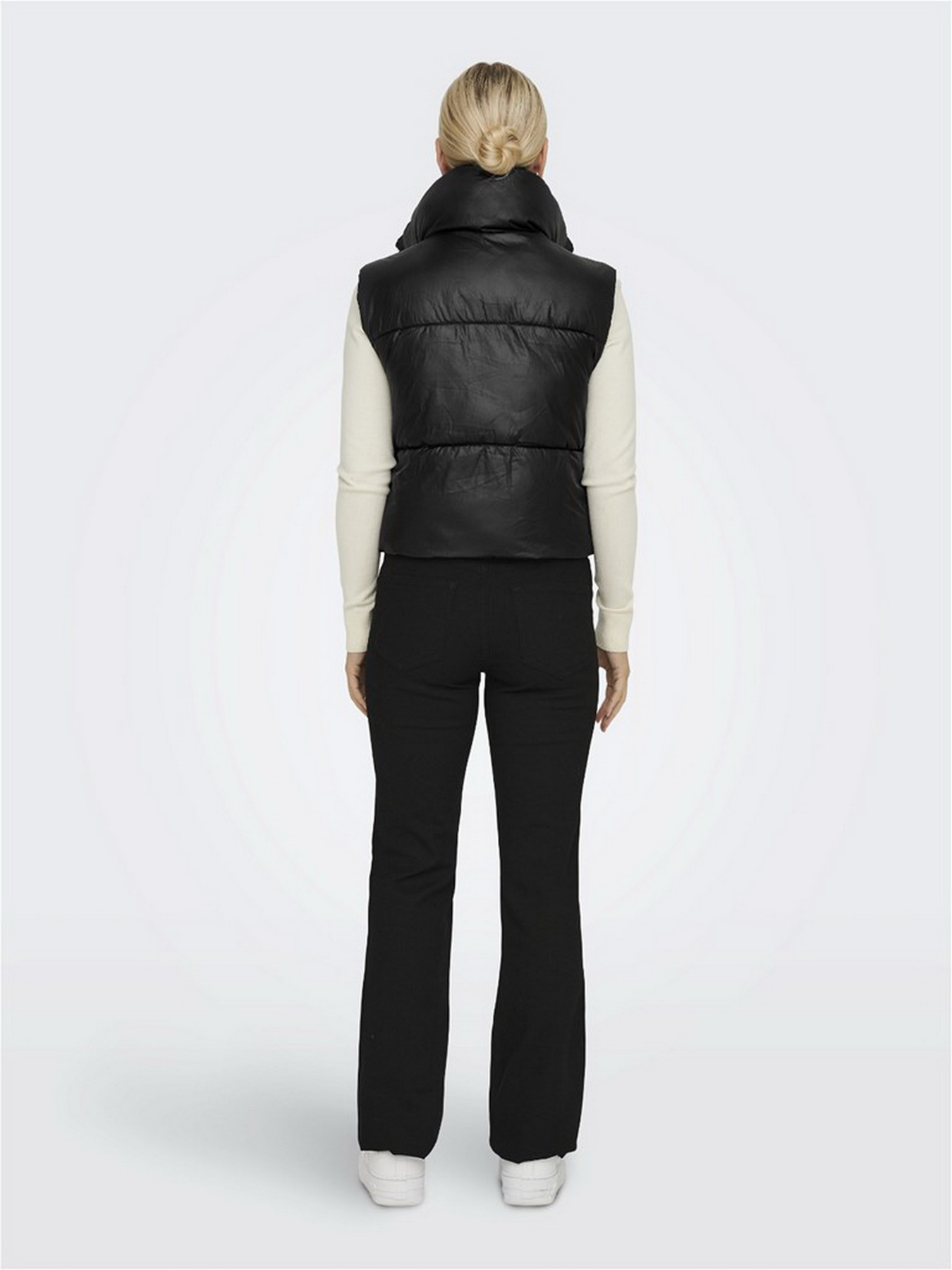 Жилет з утеплювачем Only Модель 15245572_Black Фото