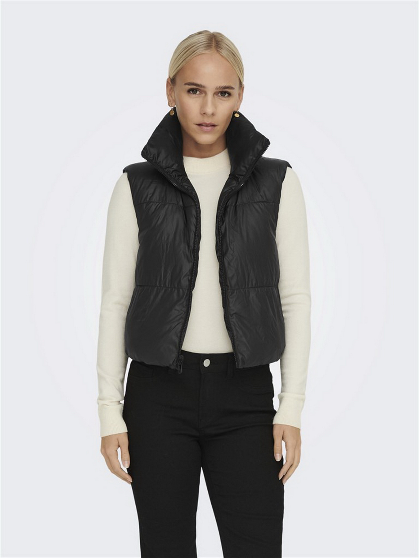 Утеплений жилет Only модель 15245572_Black Фото