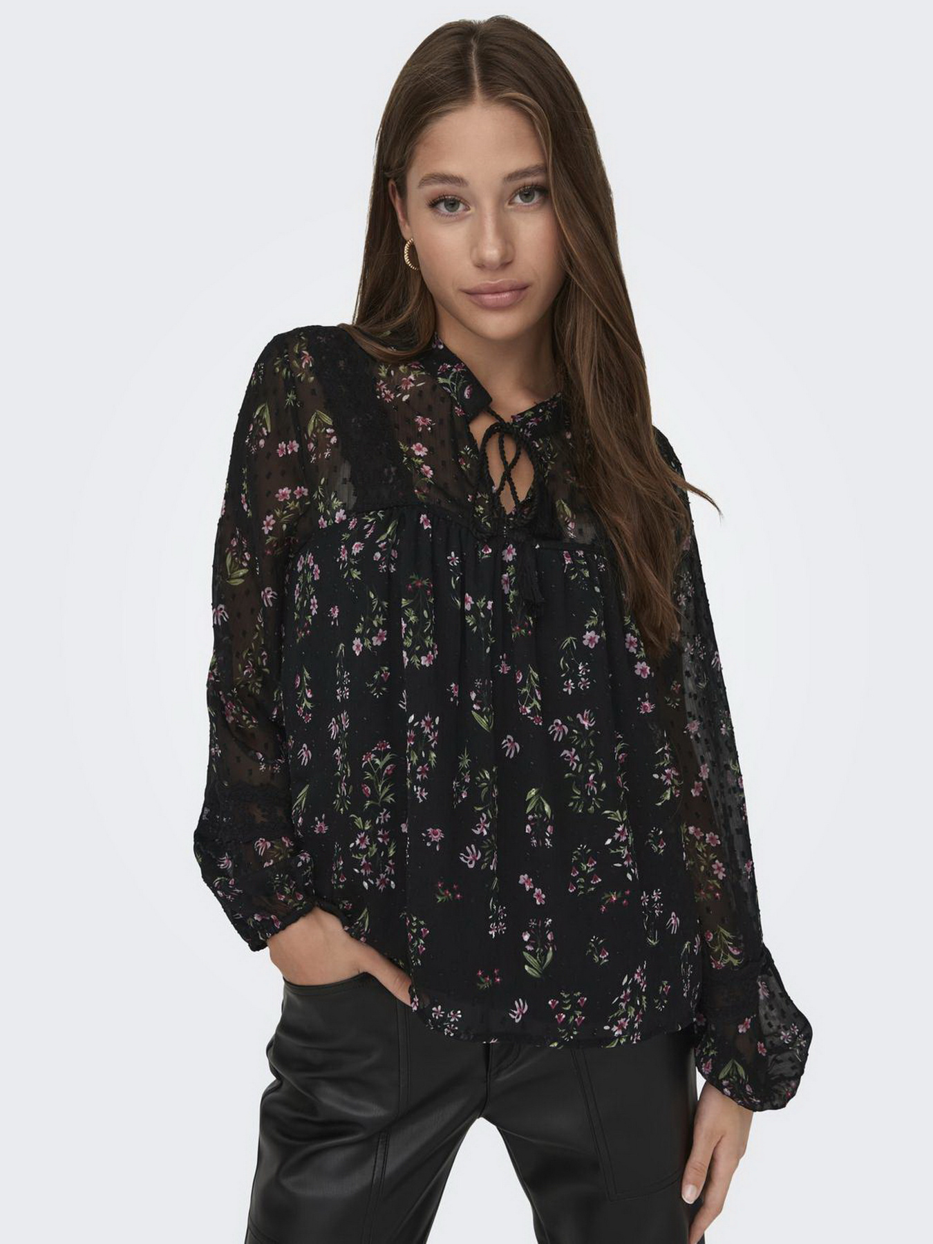 Блуза Only модель 15303600_Black LIGHT PINK FLOWER Блуза Only модель 15303600_Black LIGHT PINK FLOWER Фото