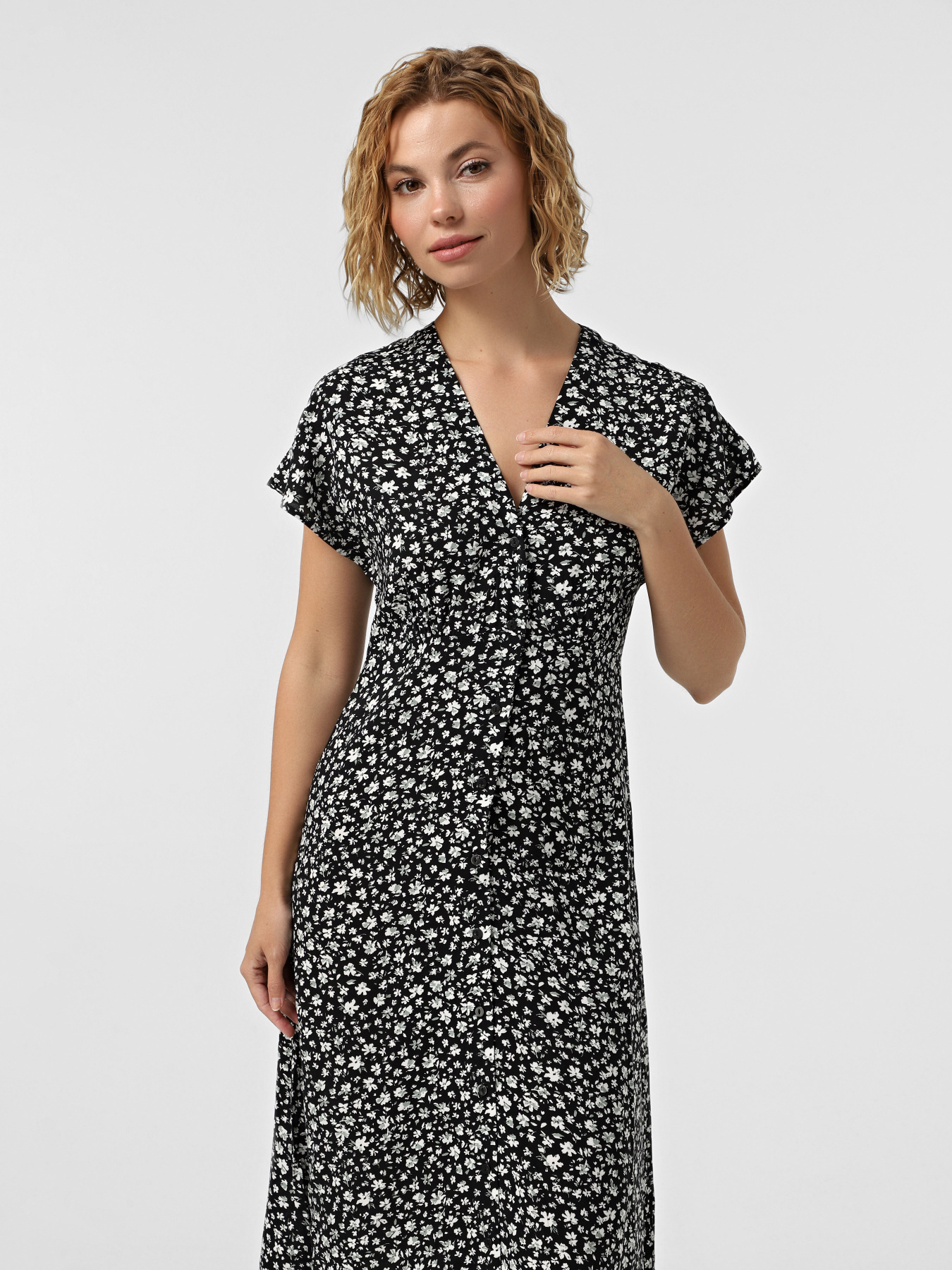 Платье макси Only модель 15317842_Lily Pad 628 Dreaming flor Платье макси Only модель 15317842_Lily Pad 628 Dreaming flor Фото