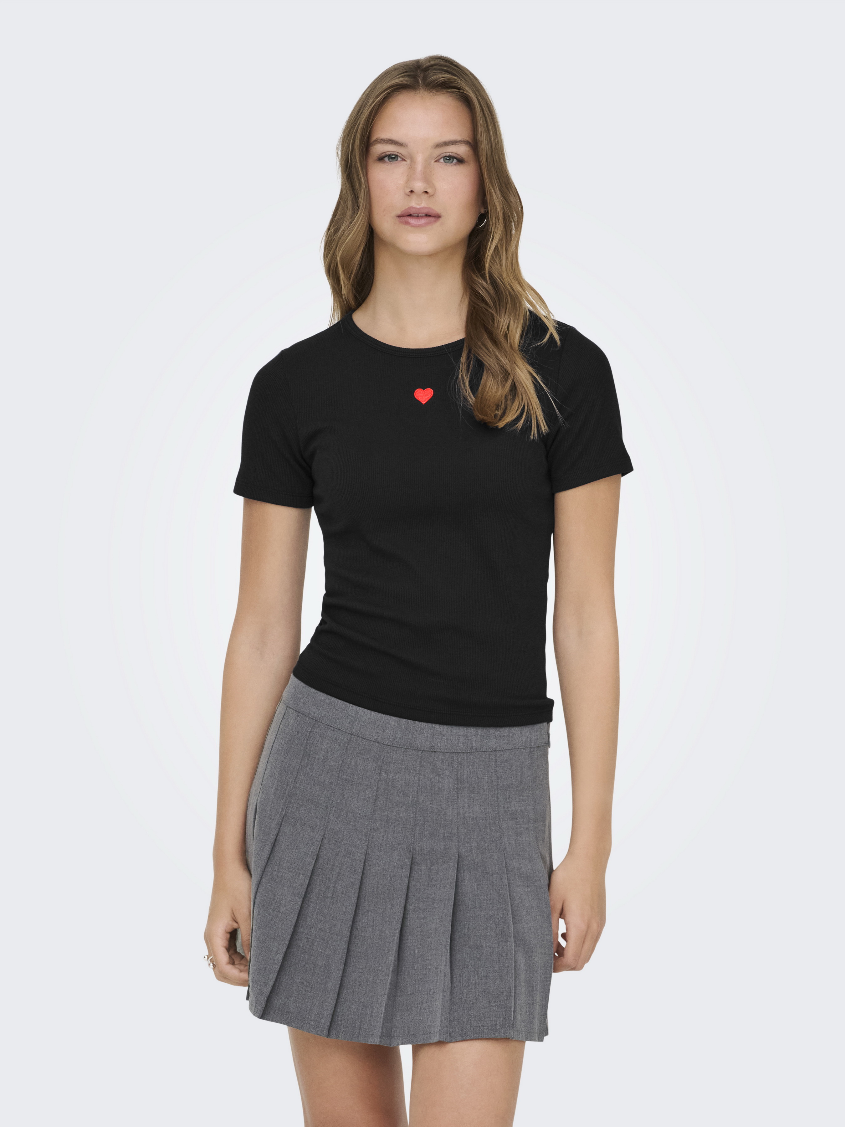 Жіноча Футболка Only ELVA JUNE EMB S/S TEE JRS (ONW924) колір чорний, матеріал поліестер/віскоза