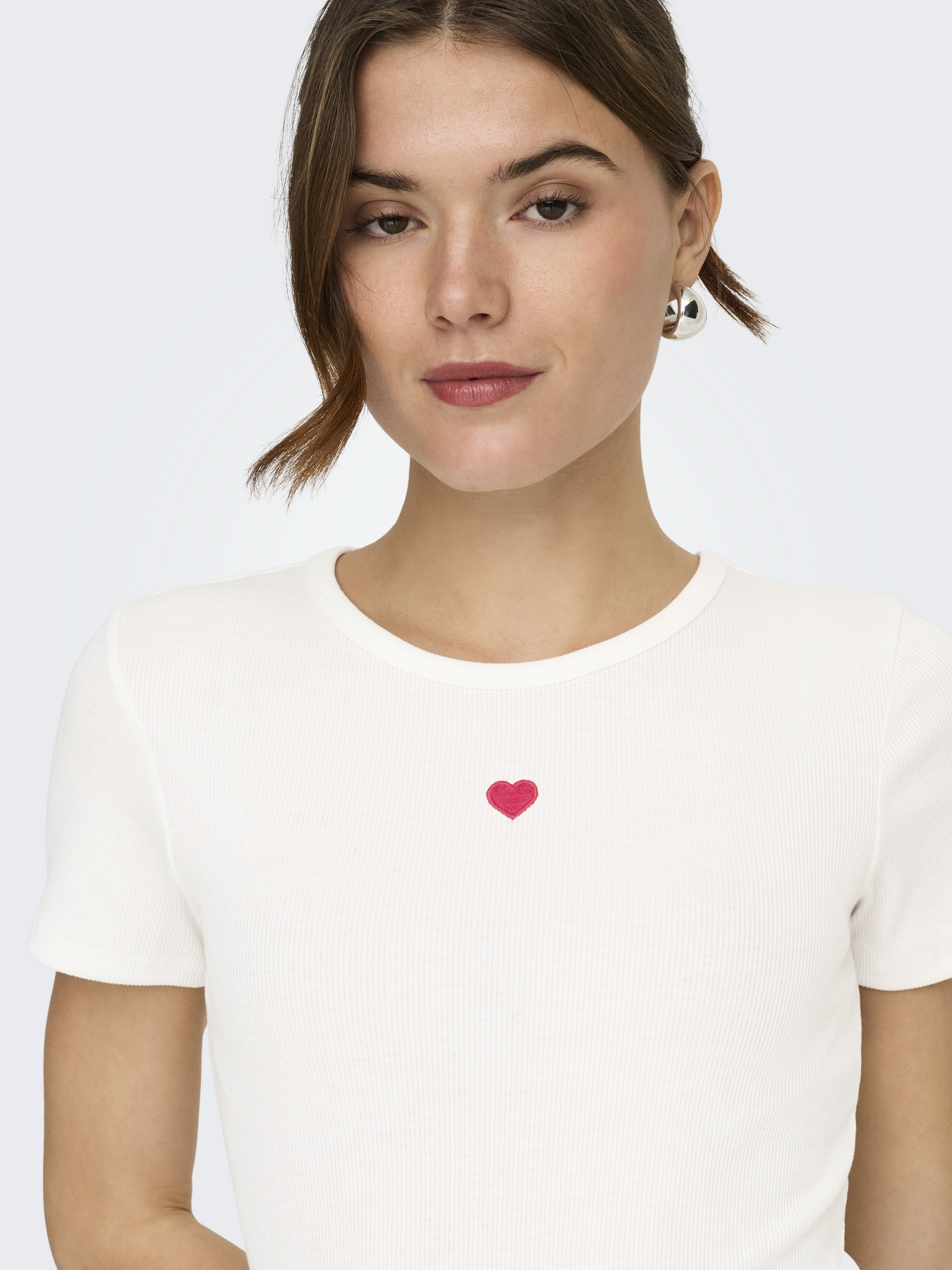 Футболка Only модель 15342939_Cloud Dancer RED HEART Футболка Only модель 15342939_Cloud Dancer RED HEART Фото