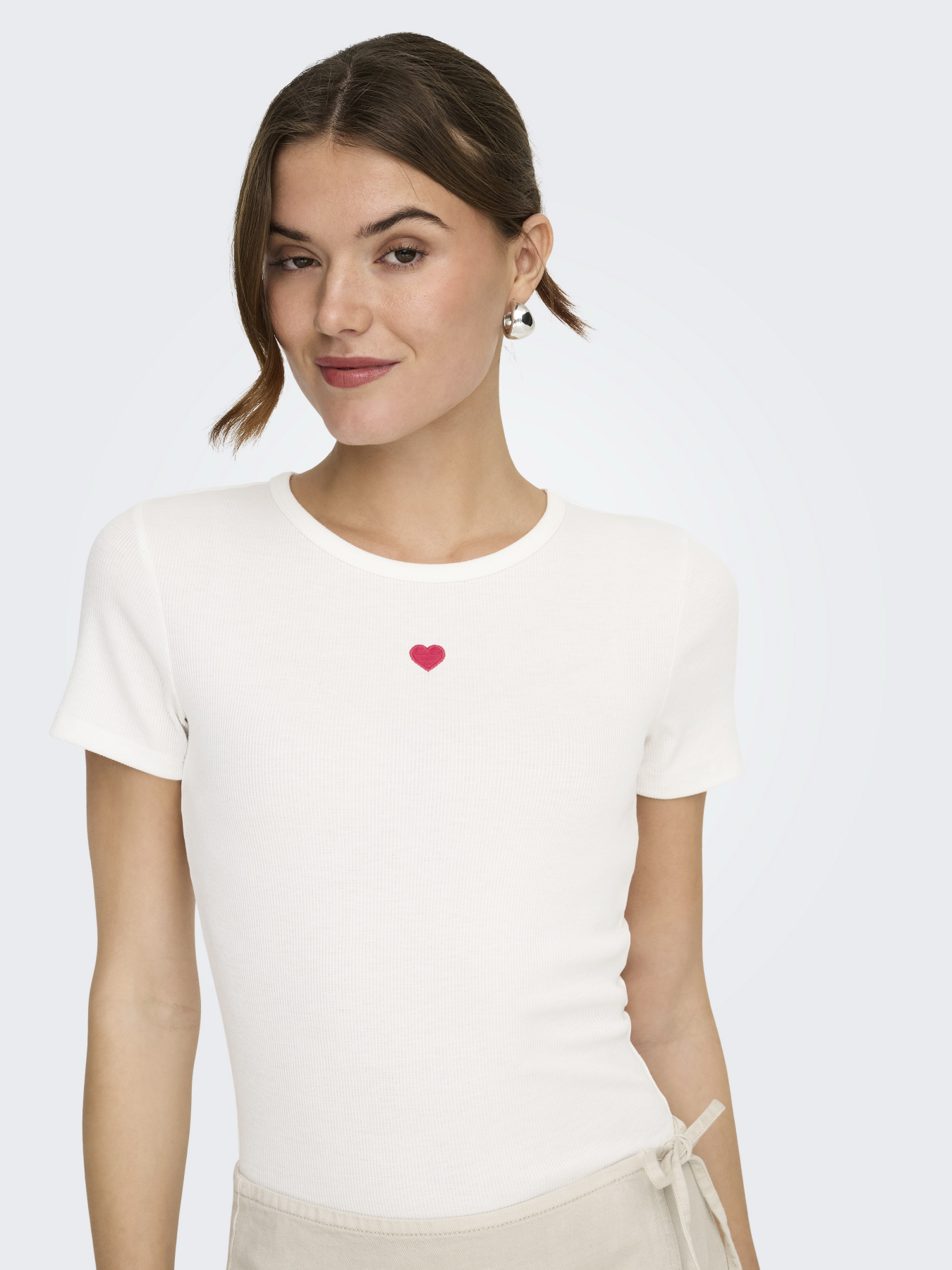 Футболка Only модель 15342939_Cloud Dancer RED HEART Футболка Only модель 15342939_Cloud Dancer RED HEART Фото