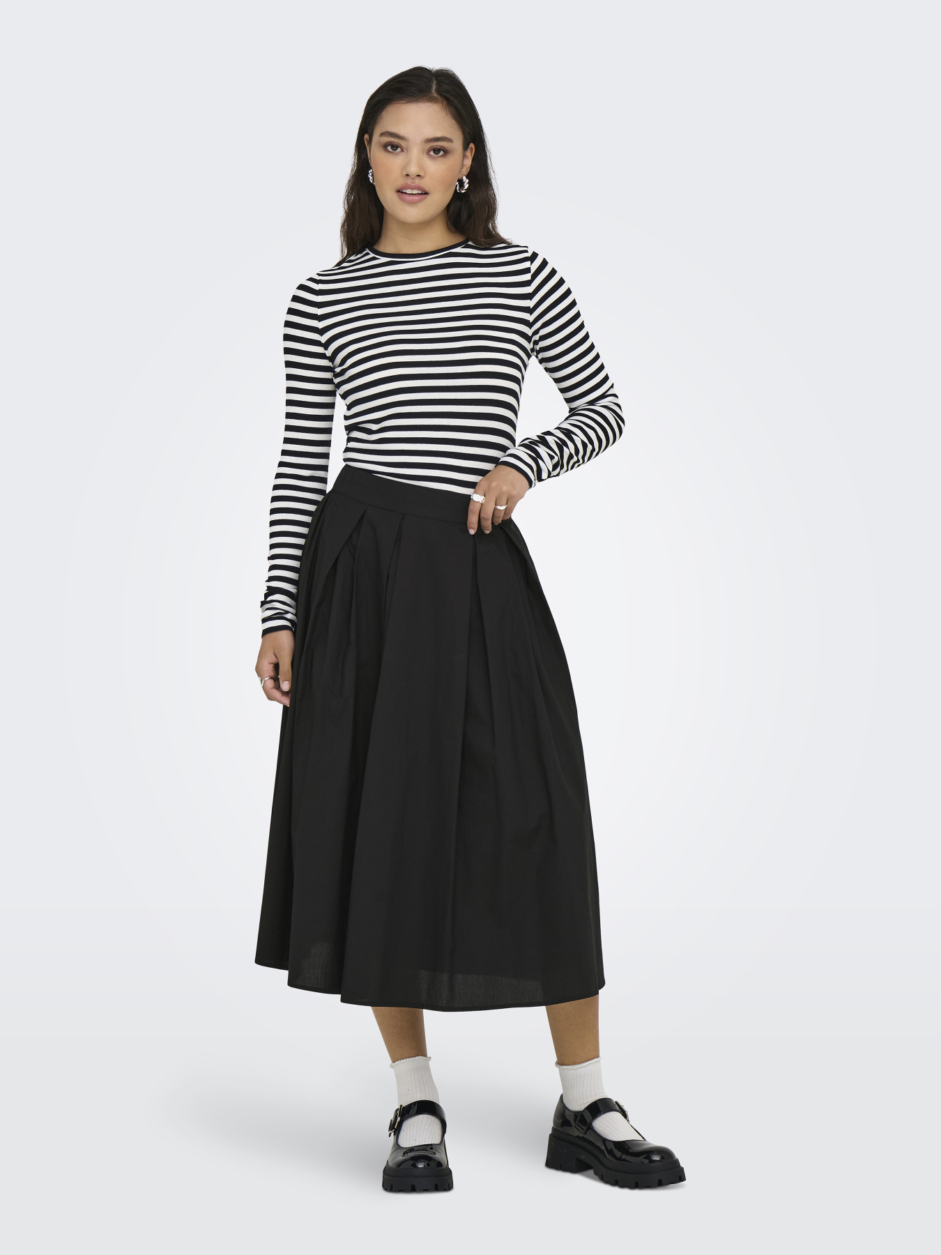 Спідниці Only MAILA LONG PLEAT SKIRT модель 15369555_Black Спідниці Only MAILA LONG PLEAT SKIRT модель 15369555_Black Фото