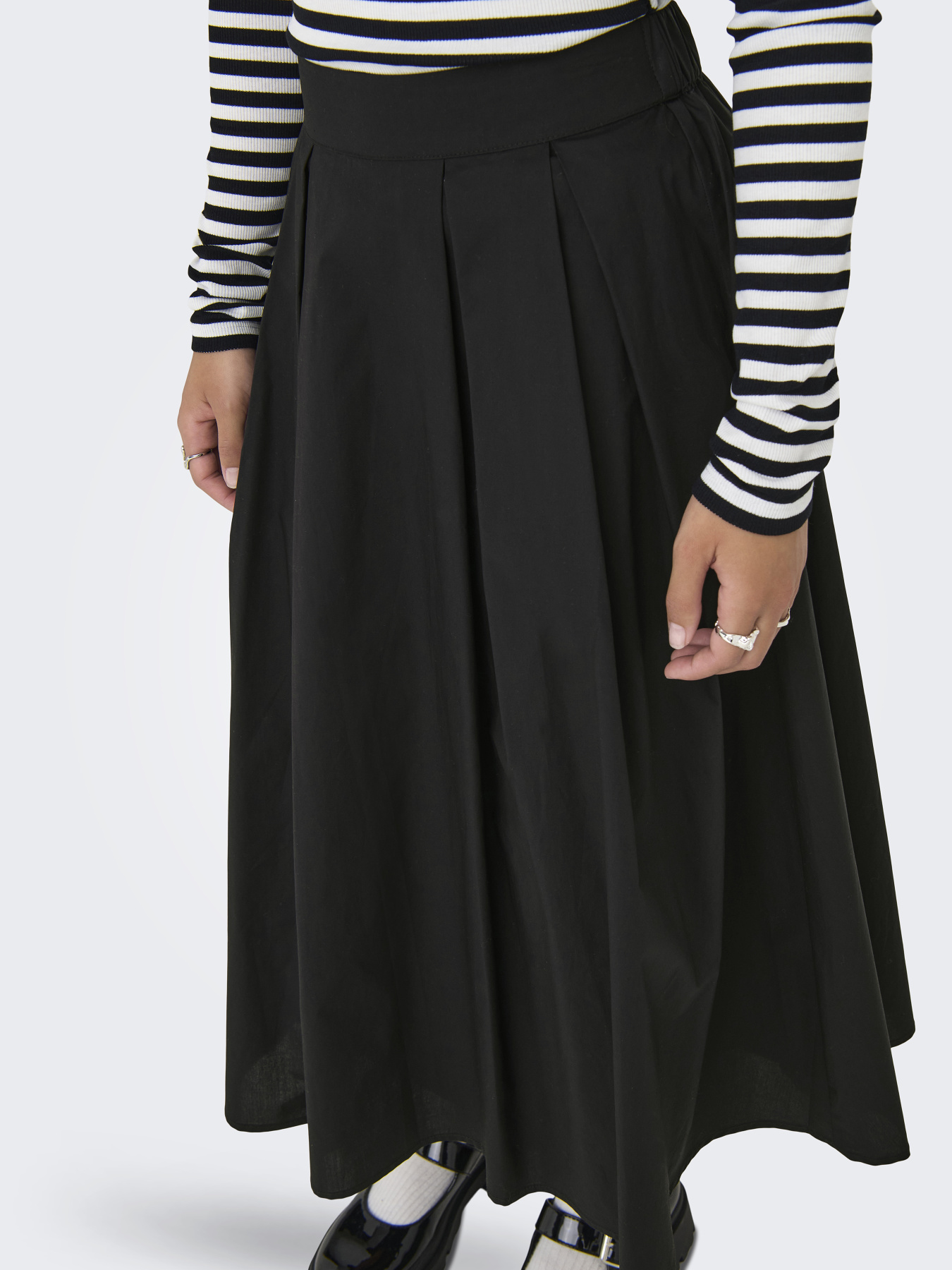 Юбки Only MAILA LONG PLEAT SKIRT модель 15369555_Black Юбки Only MAILA LONG PLEAT SKIRT модель 15369555_Black Фото