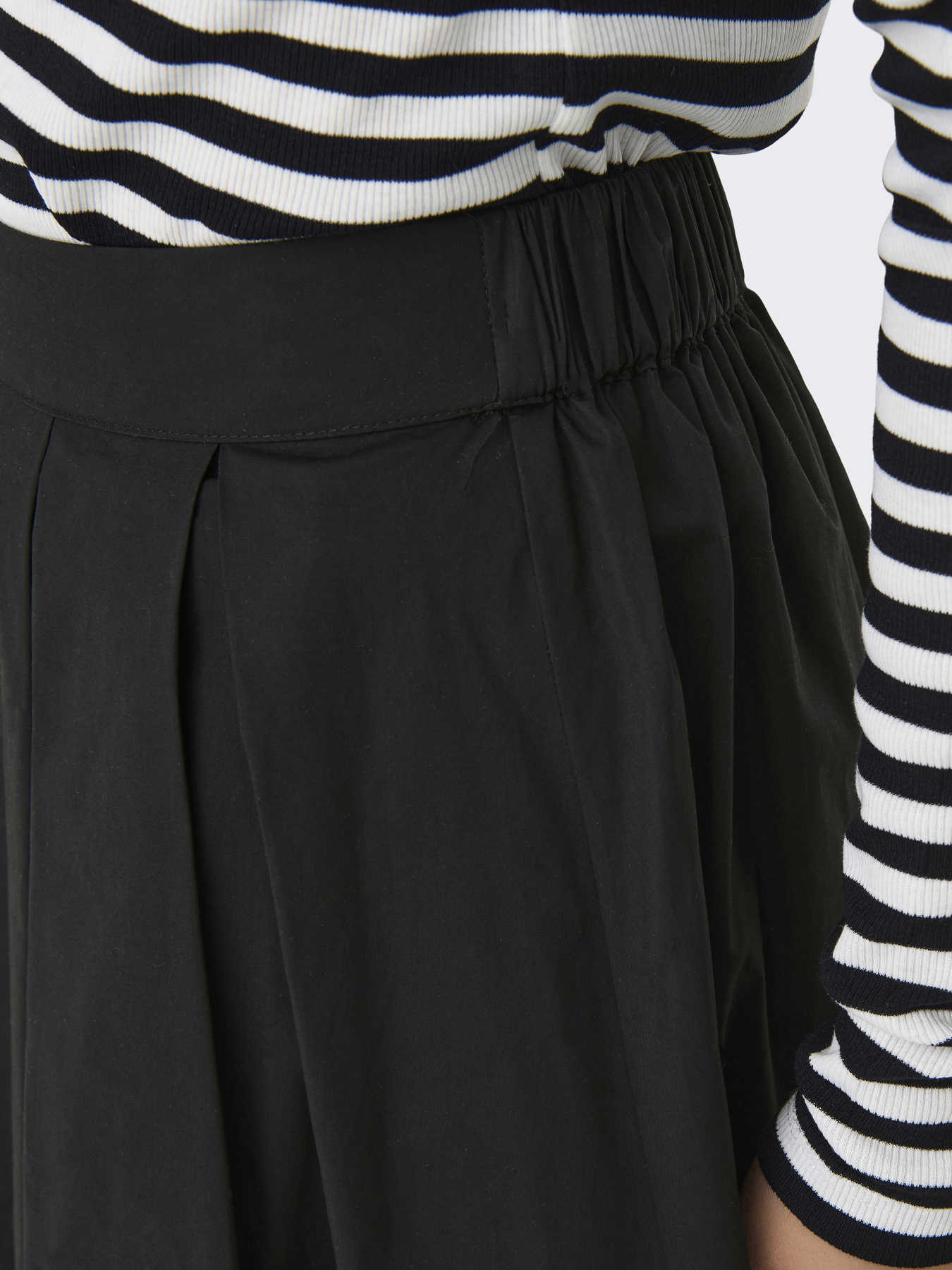 Юбки Only MAILA LONG PLEAT SKIRT модель 15369555_Black Юбки Only MAILA LONG PLEAT SKIRT модель 15369555_Black Фото