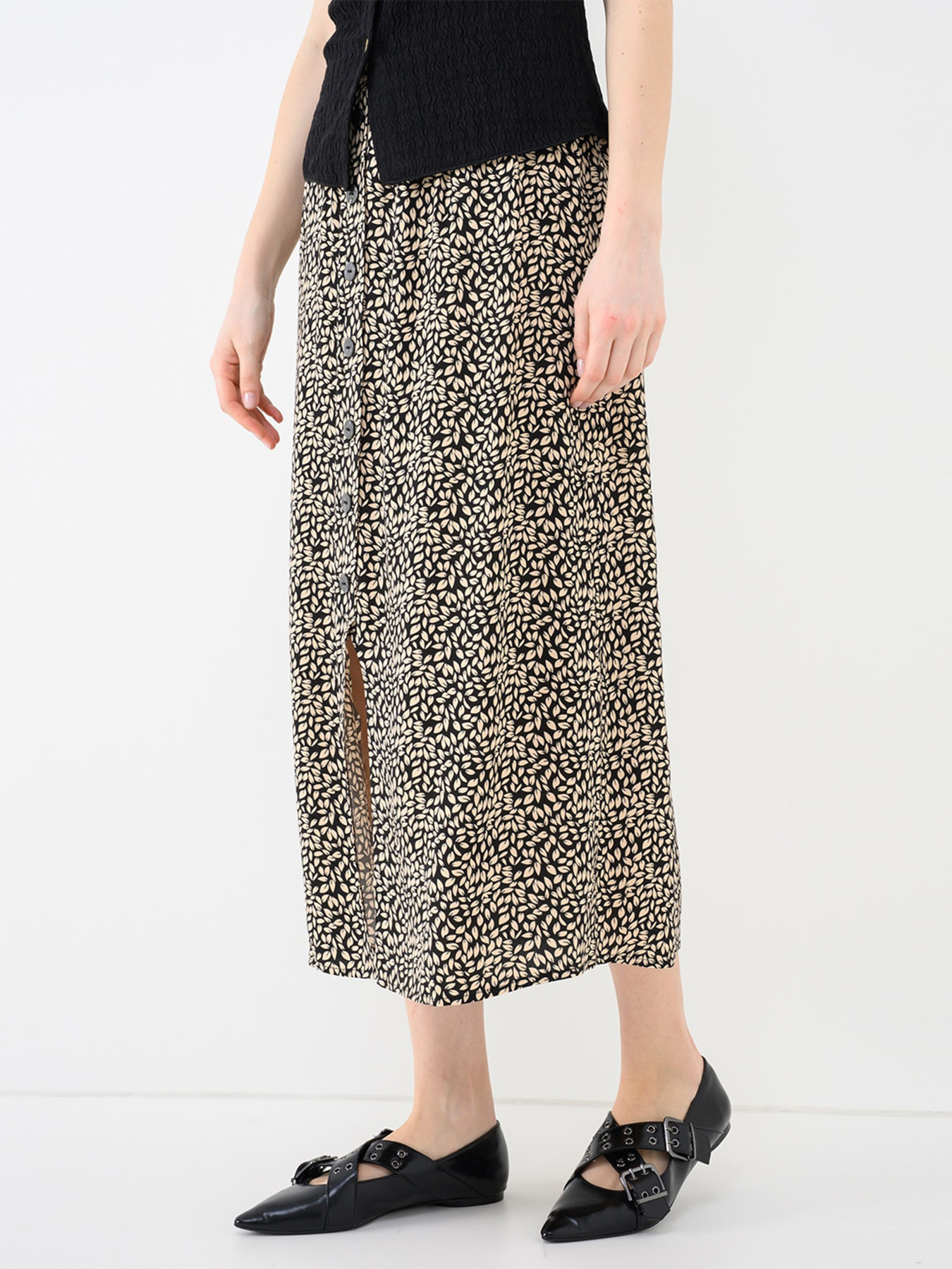 Юбки Only NOVA LIFE VIS BUTTON SKIRT модель 15222223_Black 724 Coffee leaf Фото
