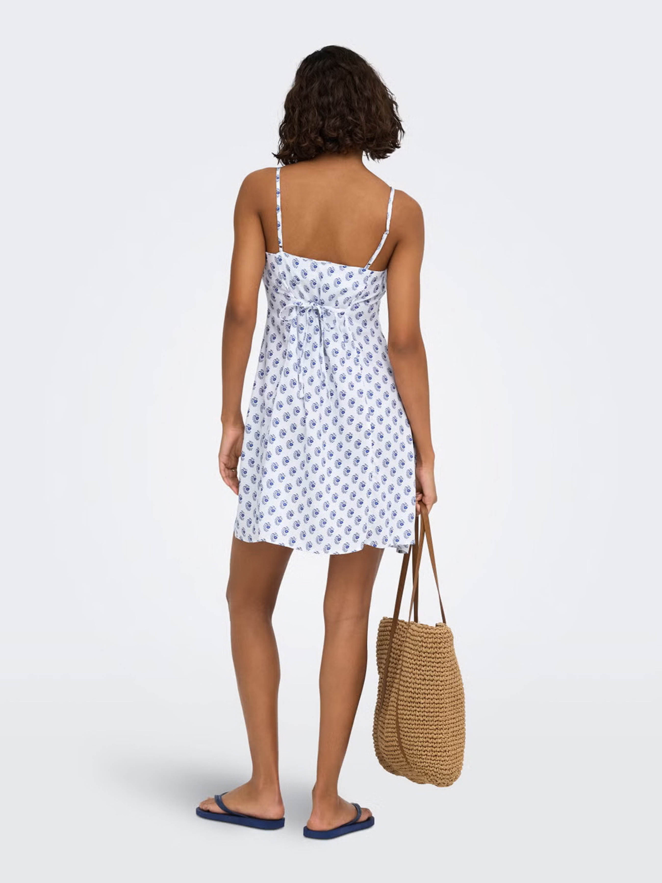 Платья Only LIANA LIFE STRAP SHORT DRESS модель 15375233_Cloud Dancer BLUE DITSY Платья Only LIANA LIFE STRAP SHORT DRESS модель 15375233_Cloud Dancer BLUE DITSY Фото