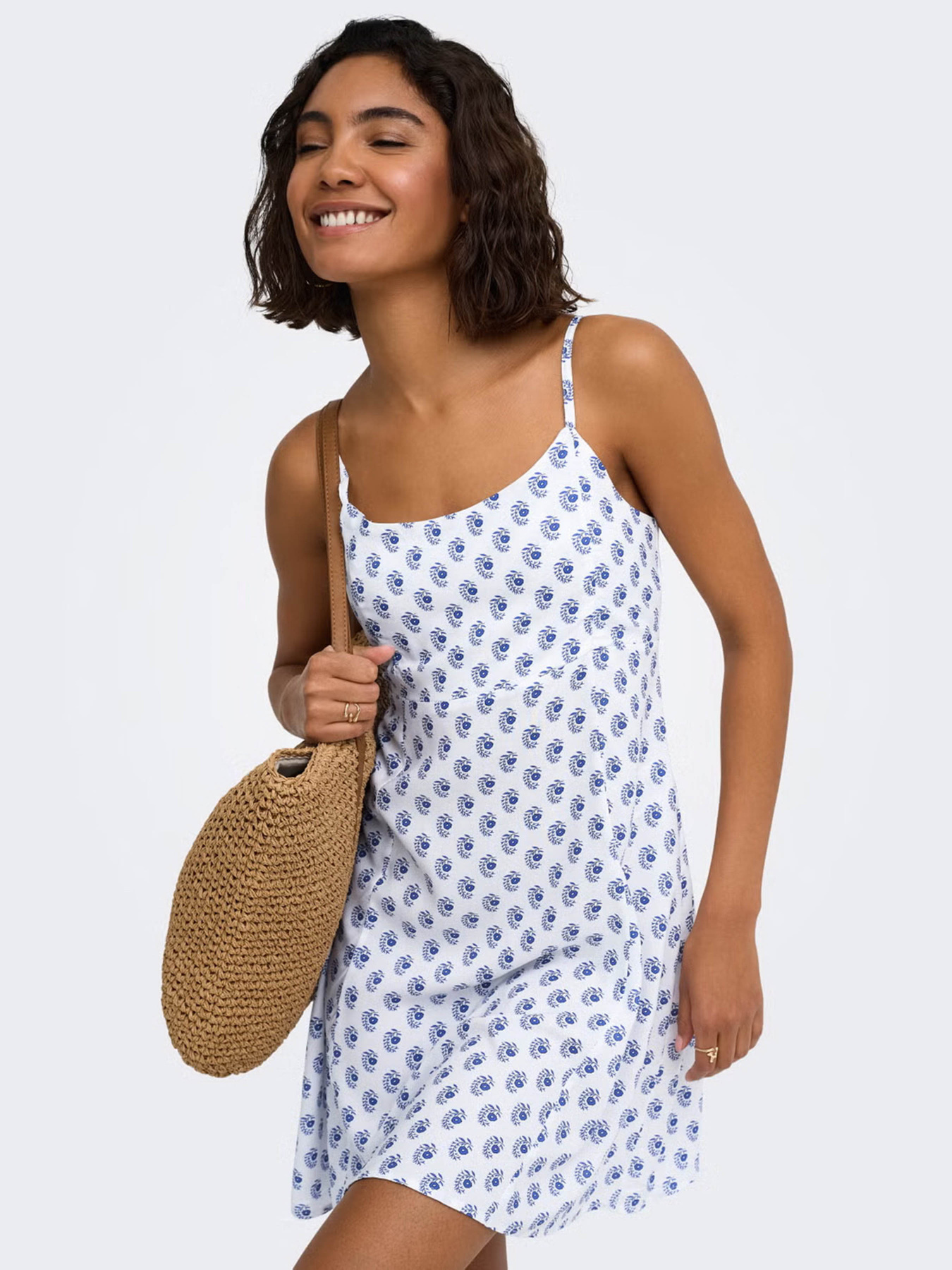Платья Only LIANA LIFE STRAP SHORT DRESS модель 15375233_Cloud Dancer BLUE DITSY Платья Only LIANA LIFE STRAP SHORT DRESS модель 15375233_Cloud Dancer BLUE DITSY Фото