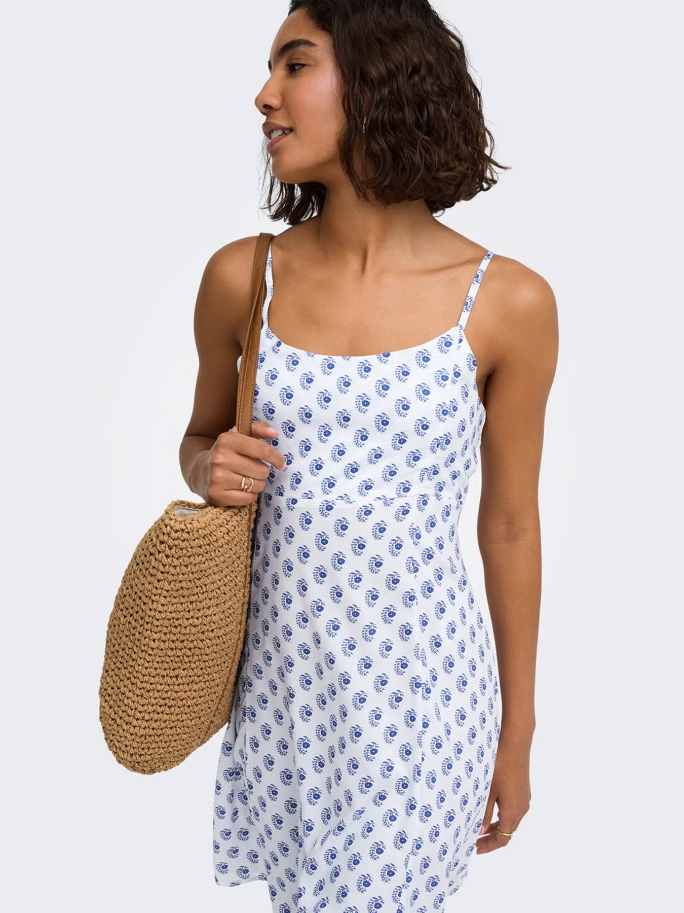 Платья Only LIANA LIFE STRAP SHORT DRESS модель 15375233_Cloud Dancer BLUE DITSY Платья Only LIANA LIFE STRAP SHORT DRESS модель 15375233_Cloud Dancer BLUE DITSY Фото