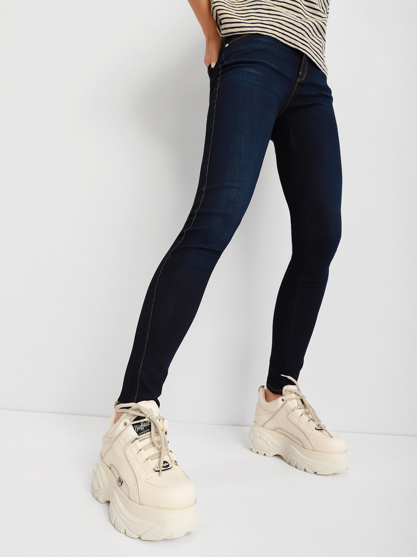 Кроссовки повседневные Buffalo модель 1533249-offwhite Фото