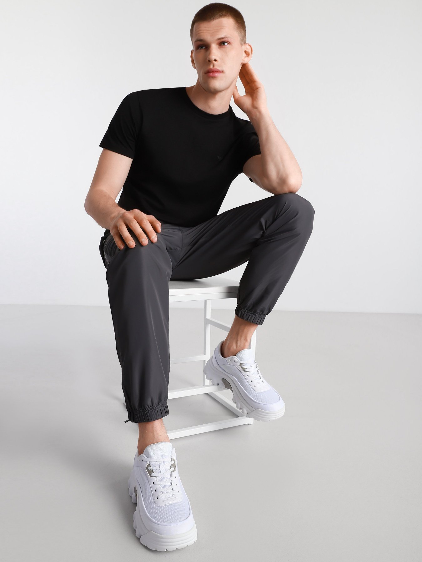 Кроссовки Armani Exchange модель XUX072-XV242-N499 Фото