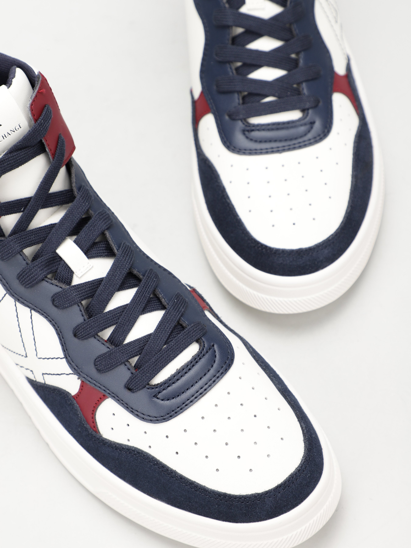 Кроссовки Armani Exchange модель XUZ040-XV601-N481 Фото