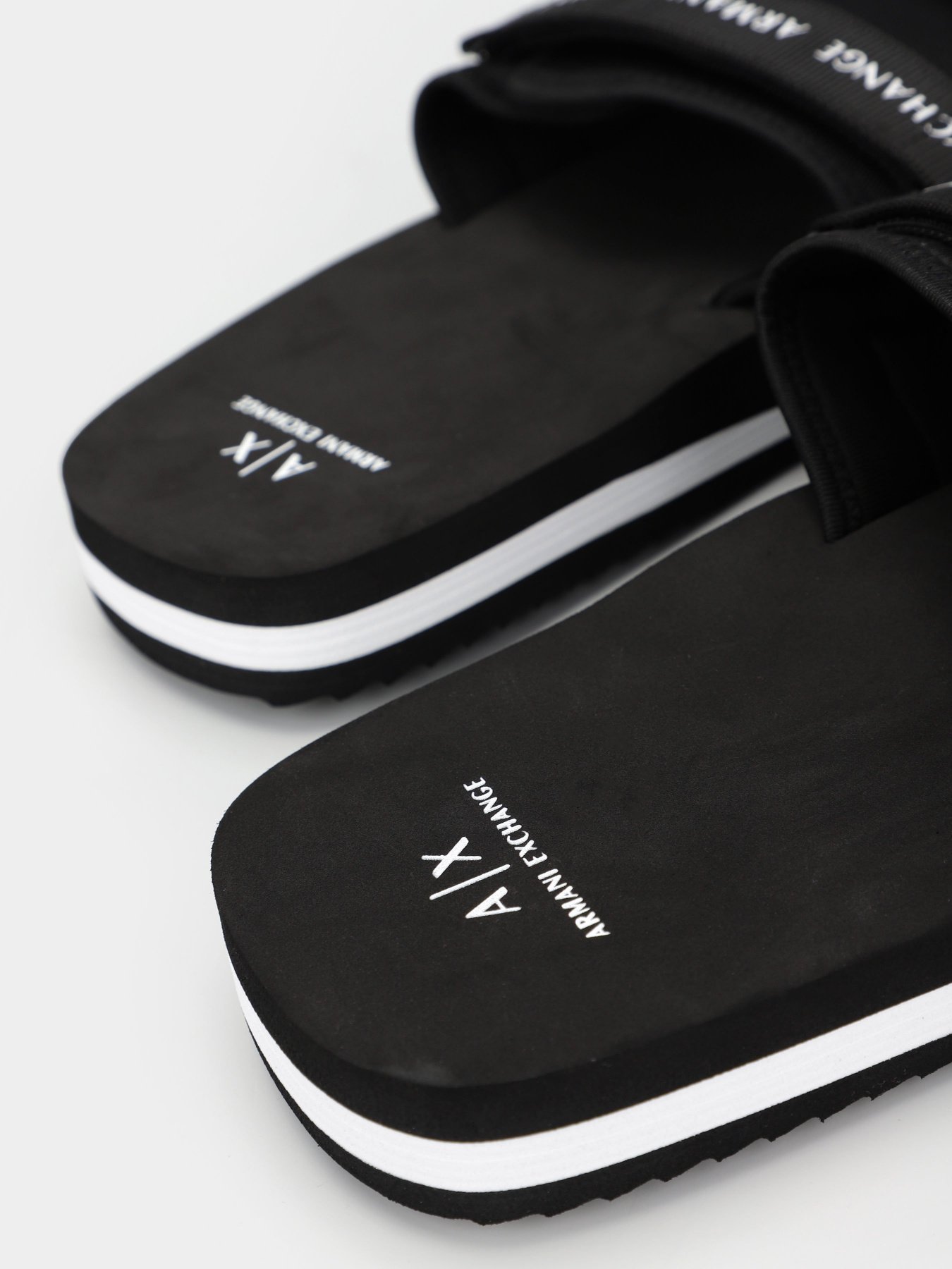 Шлепанцы Armani Exchange модель XUP010-XV672-00002 Фото