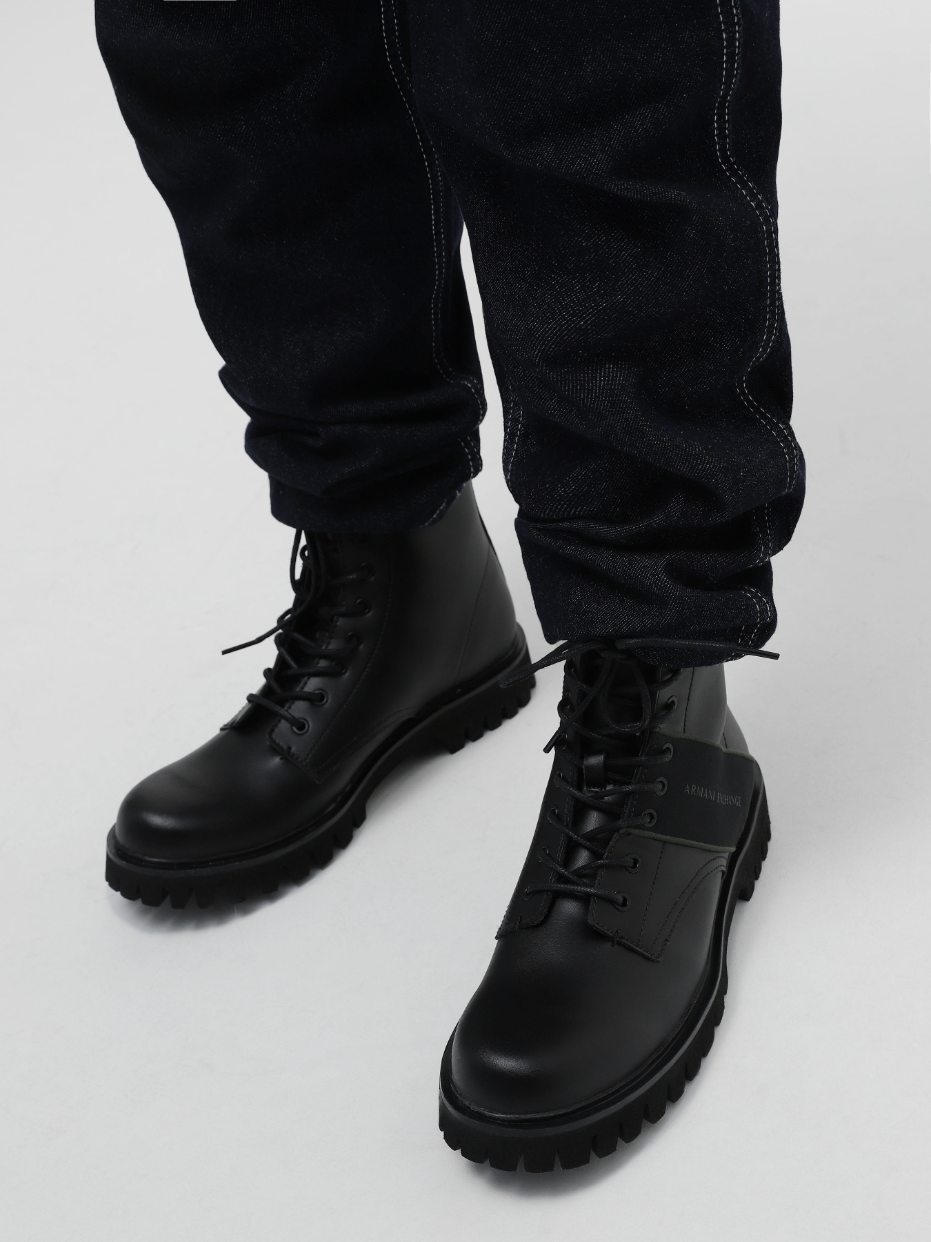 Ботинки Armani Exchange модель XUM016-XV781-00002 Фото