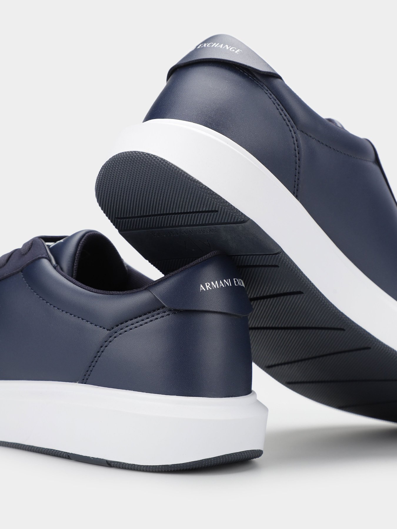 Кроссовки Armani Exchange модель XUX177-XV762-T038 Фото