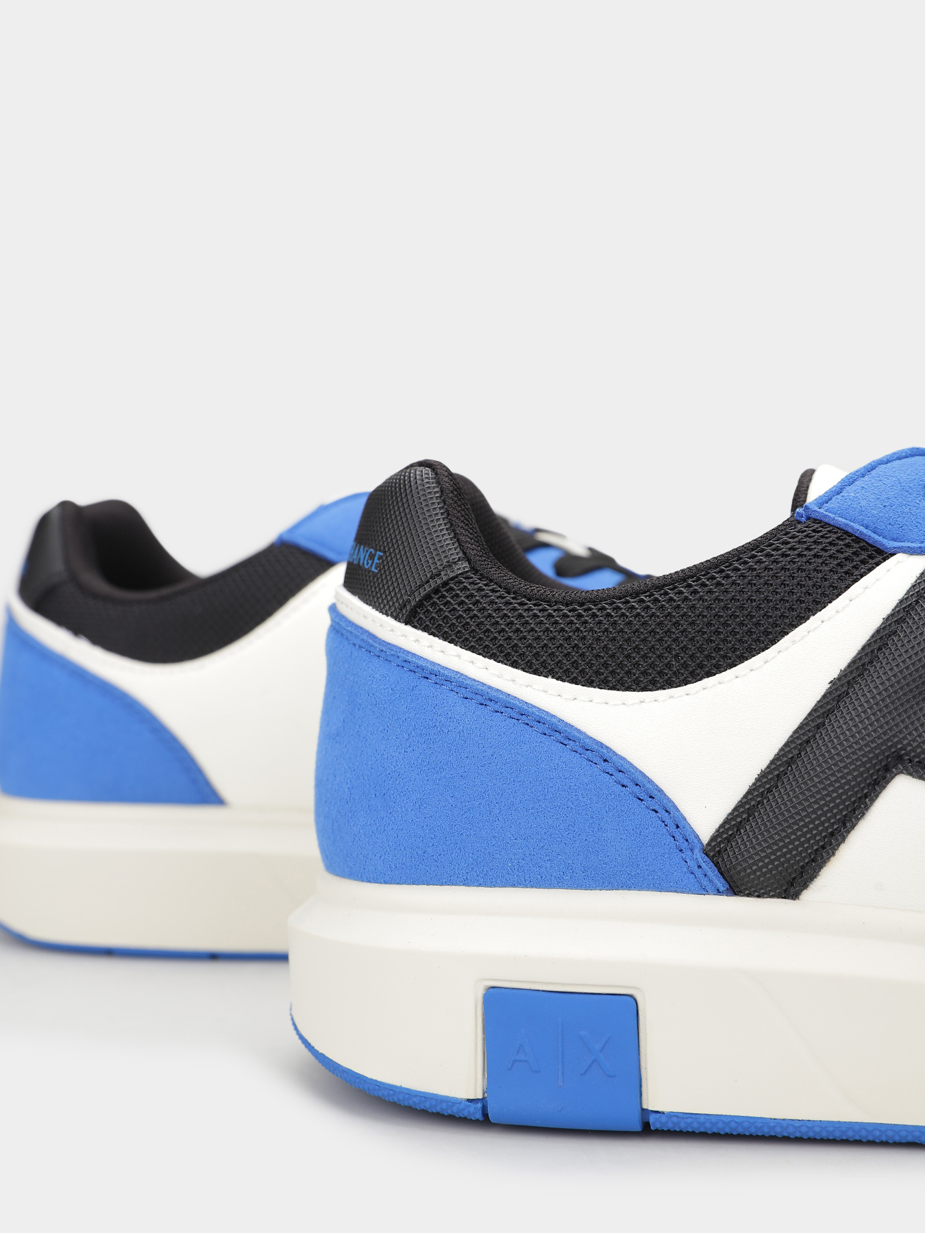 Кроссовки Armani Exchange модель XUX220-XV858-U180 Фото