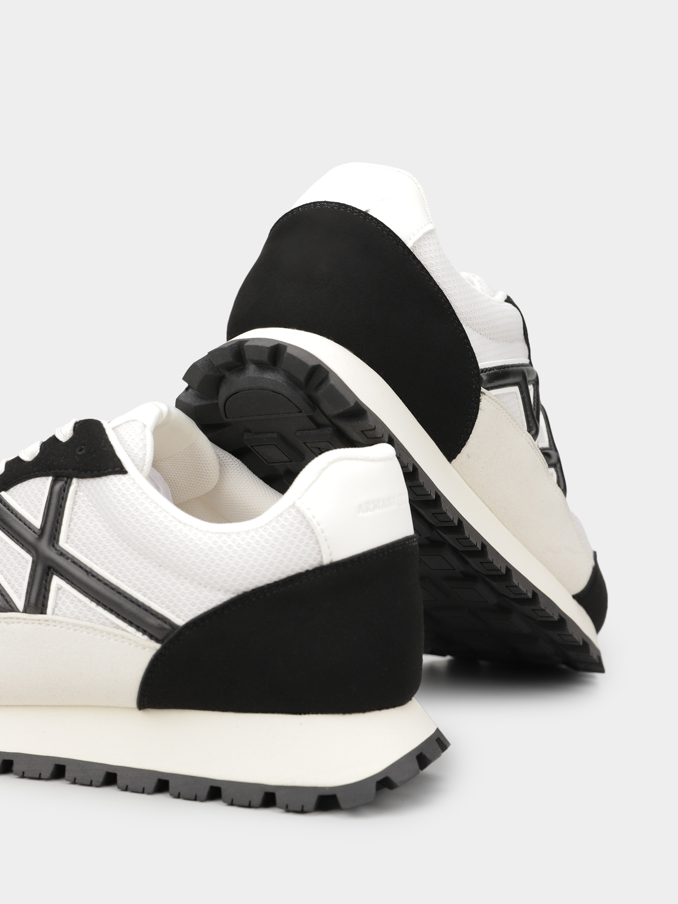 Кроссовки Armani Exchange модель XUX263-XV942-N480 Фото