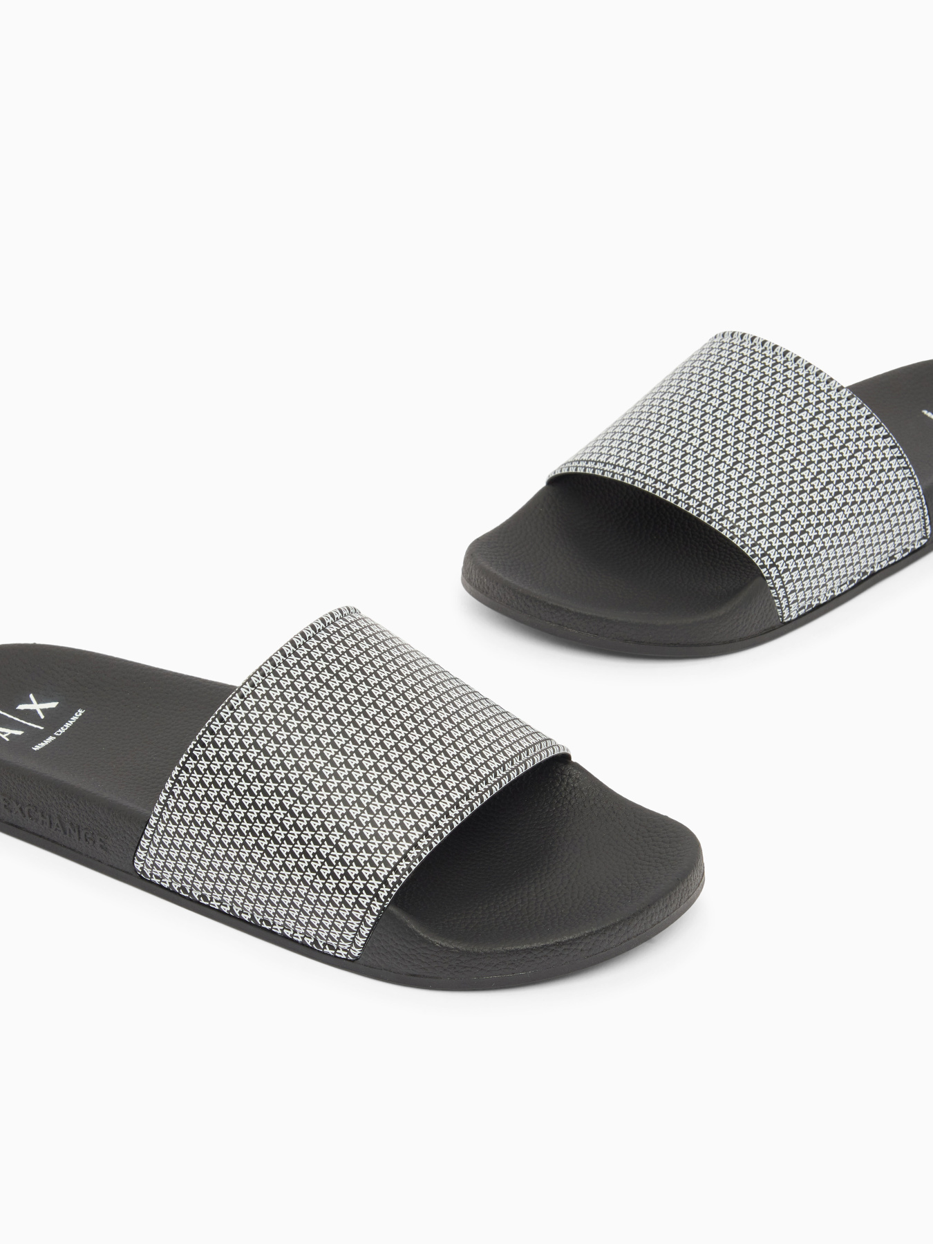 Шлёпанцы Armani Exchange модель XM002886-AF24948-MC562 Фото