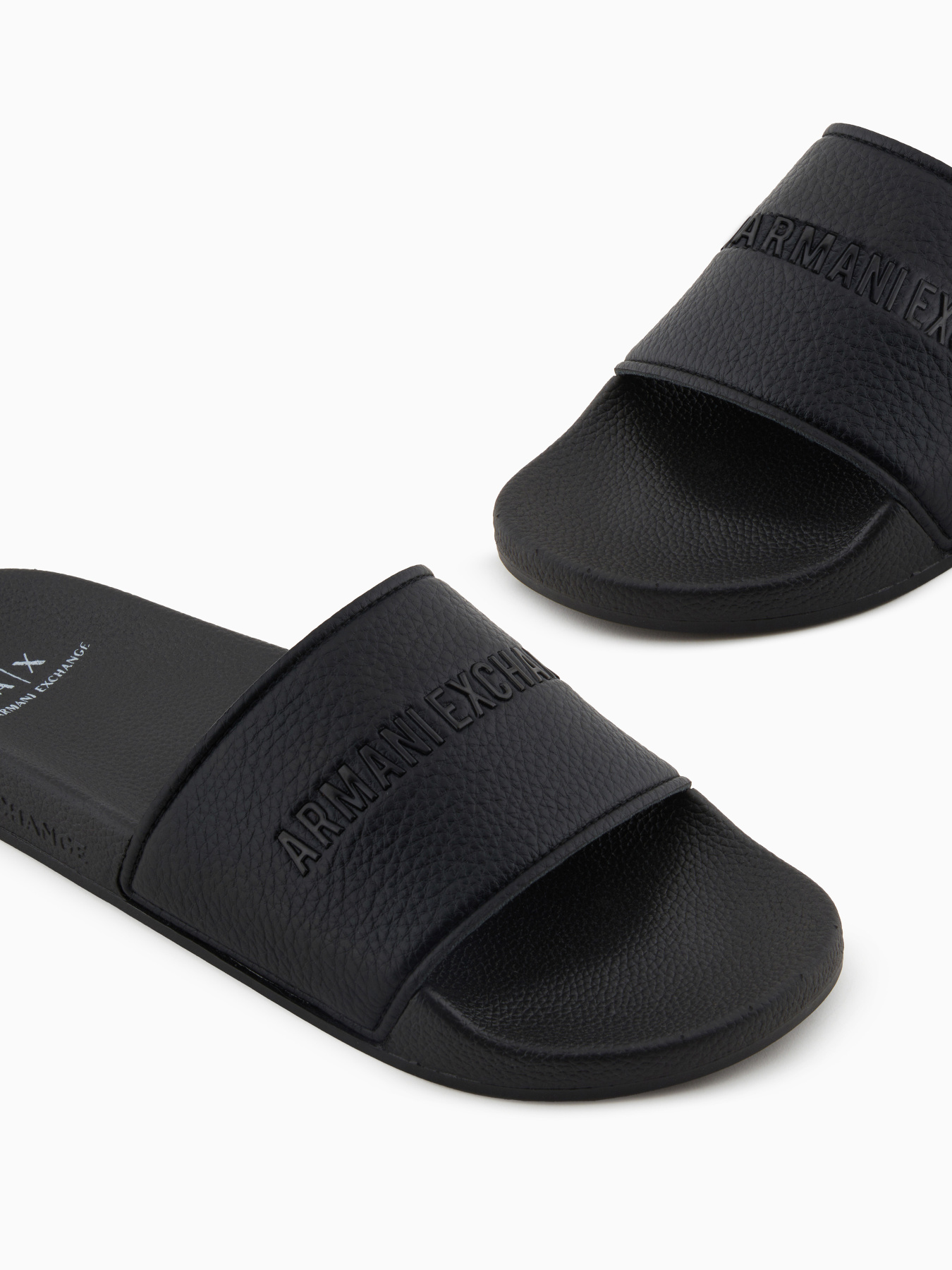 Шлёпанцы Armani Exchange модель XM002887-AF22832-UC001 Фото