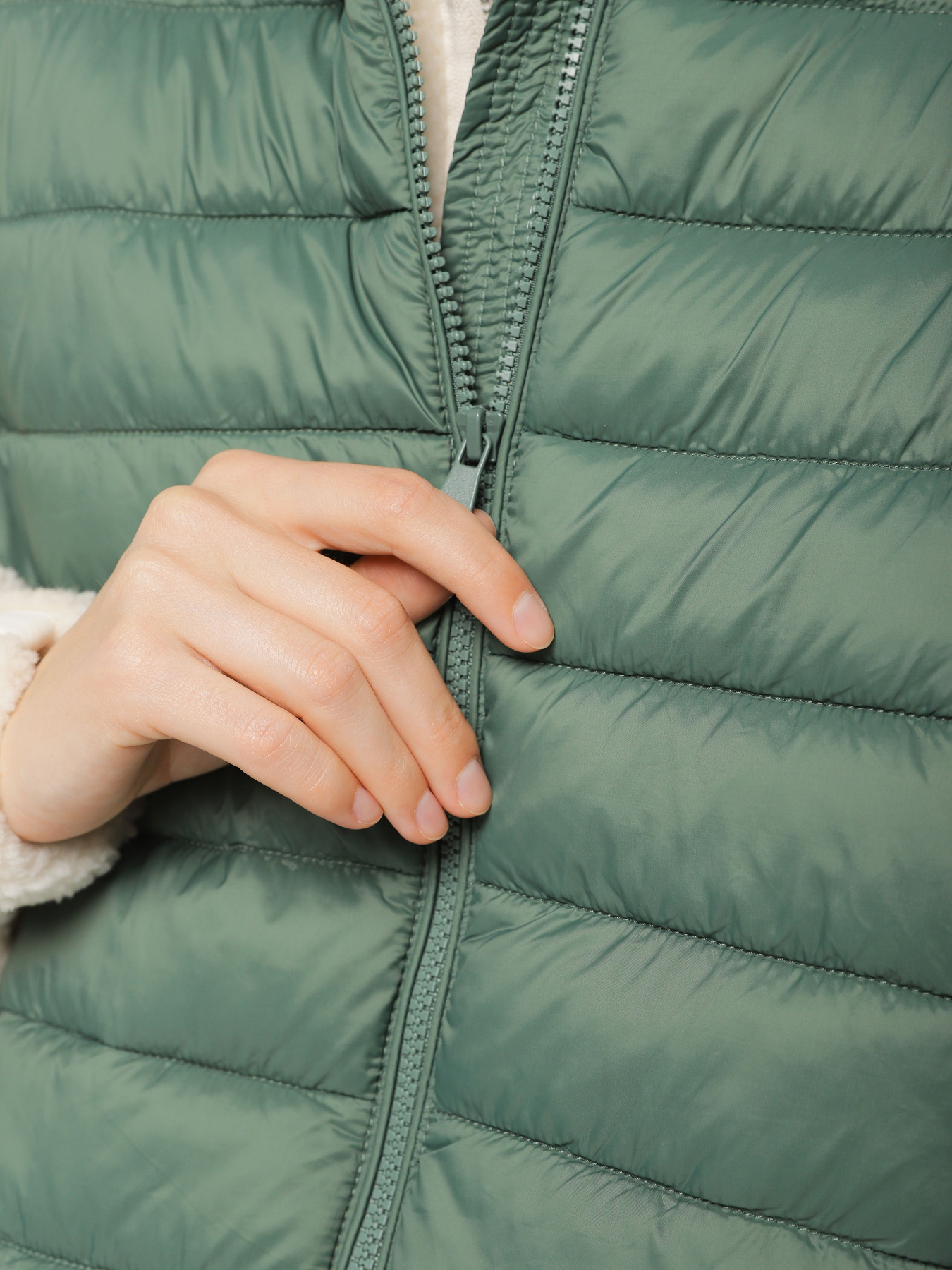 Жилет с утеплителем OVS модель 1810624 Фото