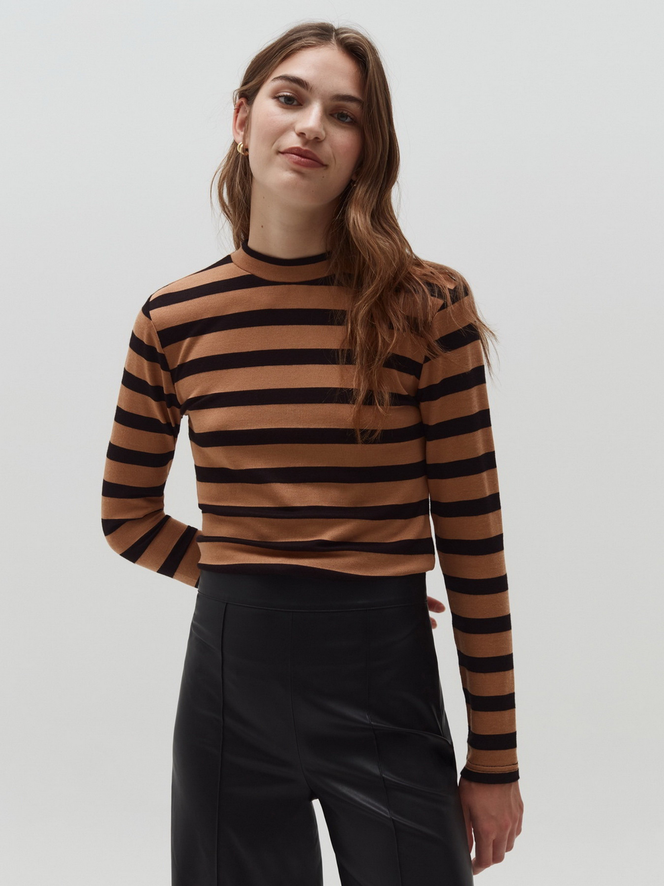 Лонгслив OVS модель 1328425 Лонгслив OVS модель 1328425 Фото