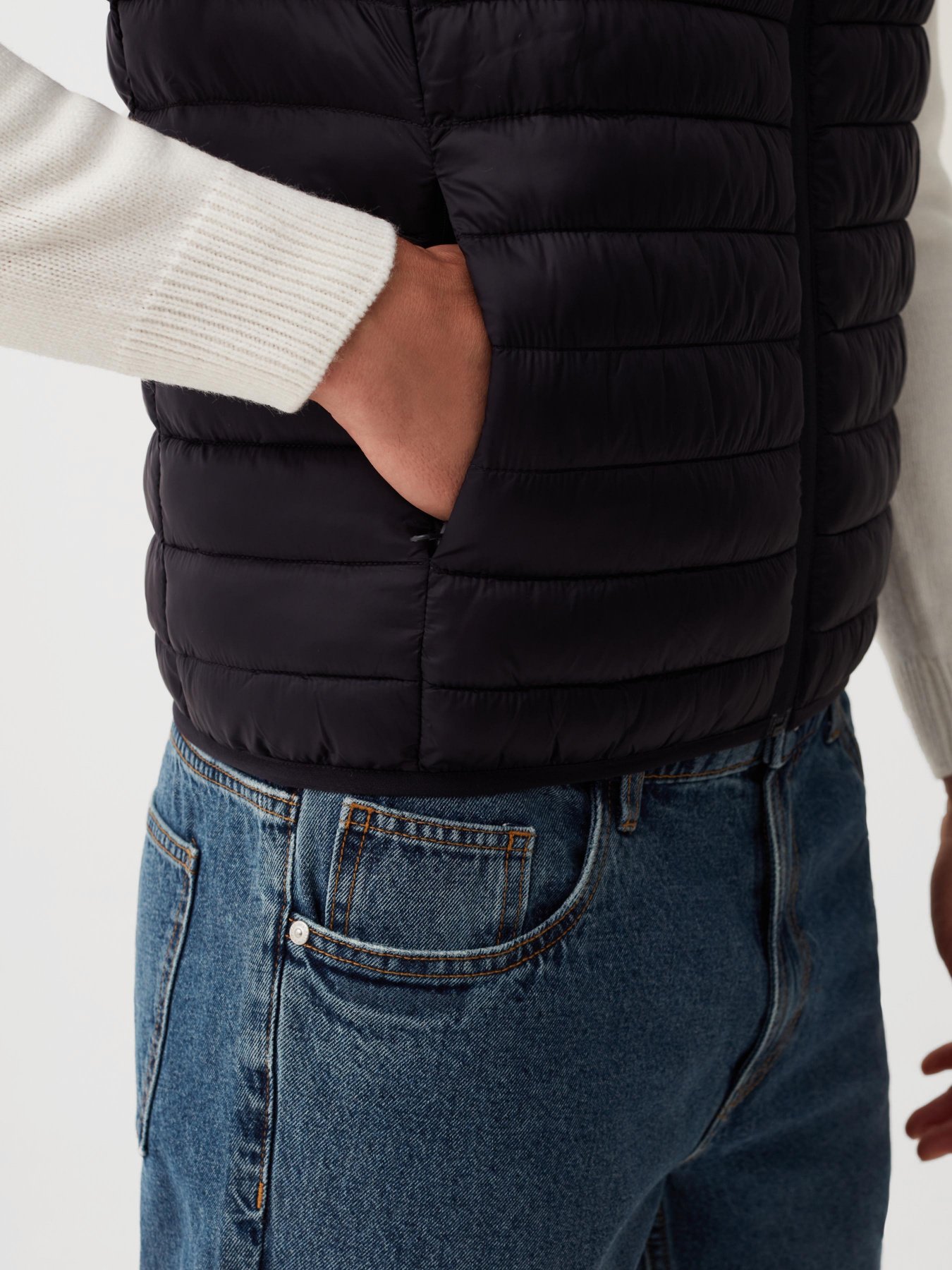 Утеплений жилет OVS модель 1819038 Фото