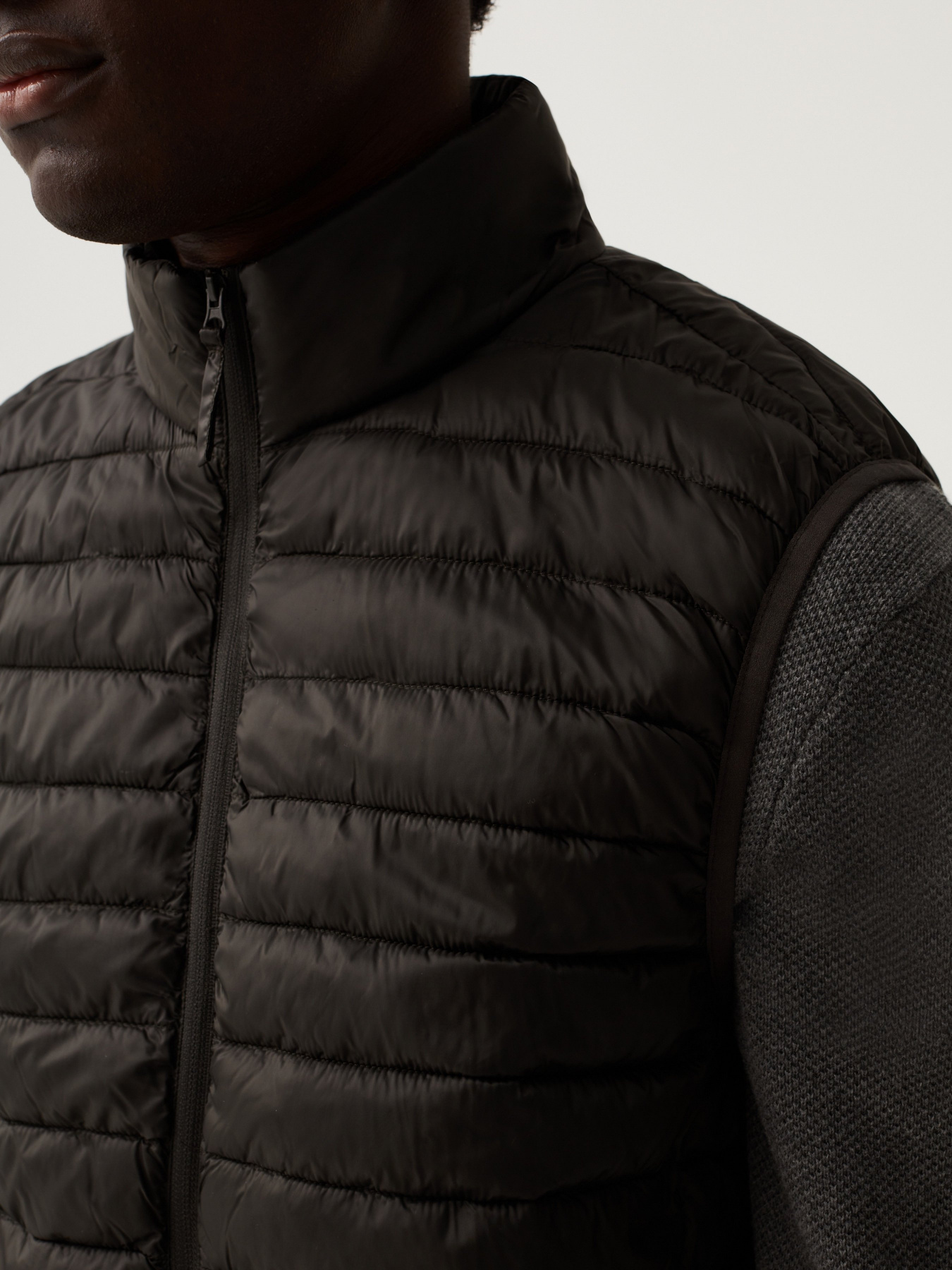 Утеплений жилет OVS модель 1688028 Фото