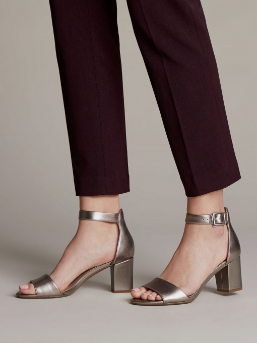 Босоніжки Clarks Deva Mae модель 26133032 Фото