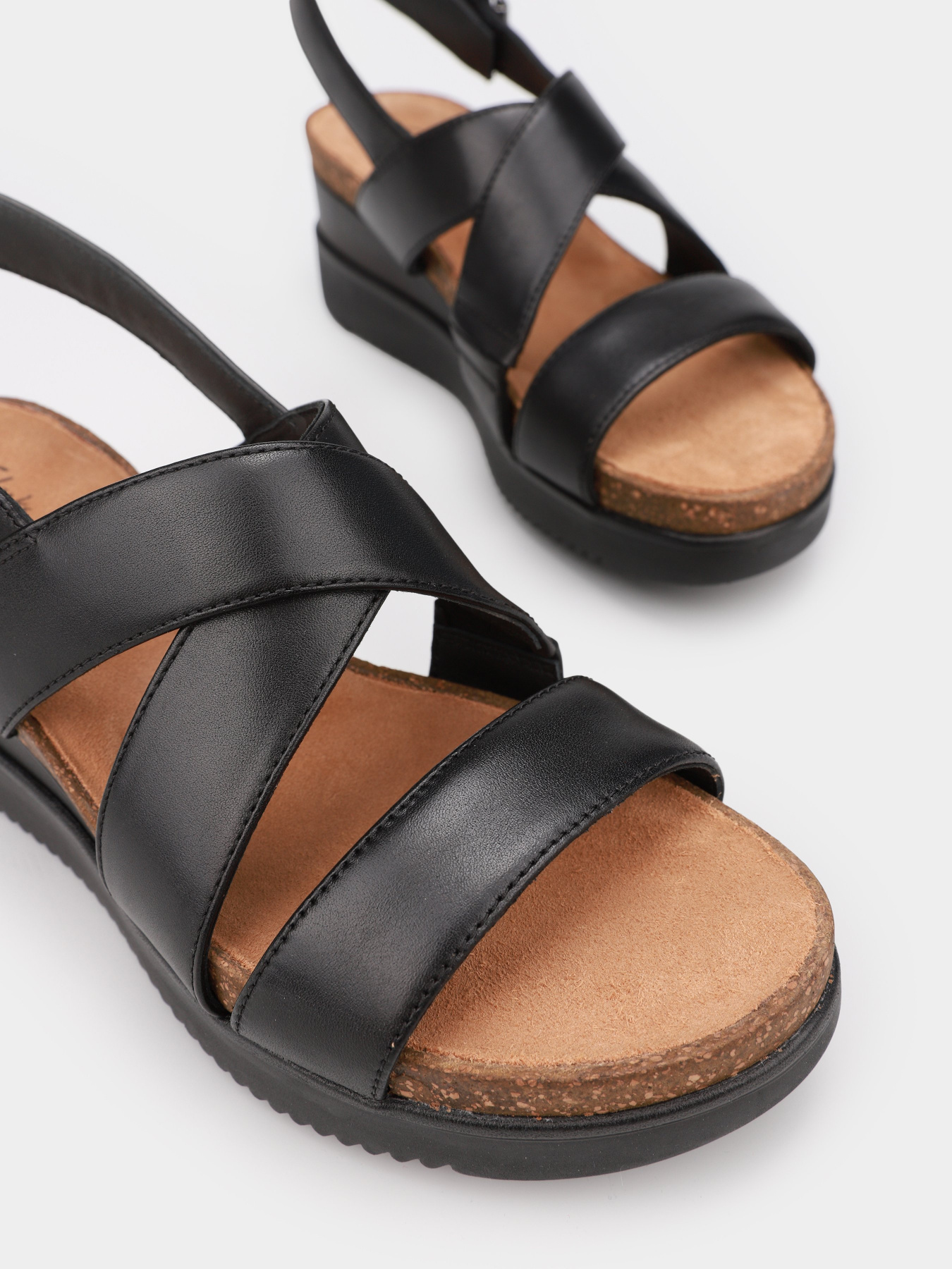 Босоножки Clarks Lizby Cross модель 26159108 Босоножки Clarks Lizby Cross модель 26159108 Фото