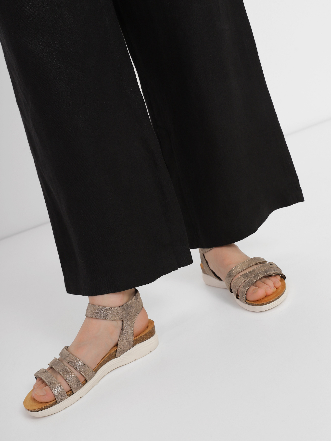 Сандалии Clarks April Dove Platinum модель 26170509 Фото