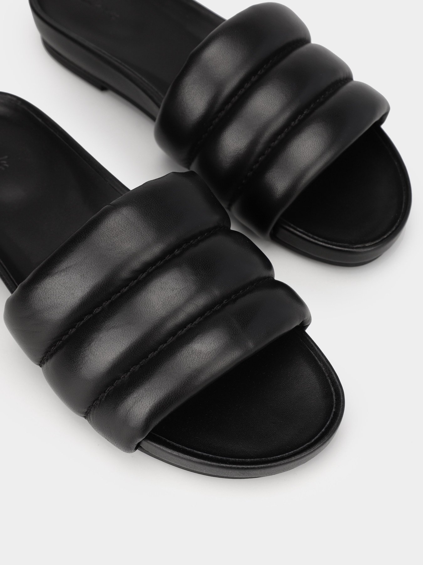 Шлепанцы Clarks Pure Soft Leather модель 26173700 Фото