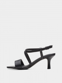 Босоніжки Clarks Amali Buckle модель 26165941 Босоніжки Clarks Amali Buckle модель 26165941 Фото