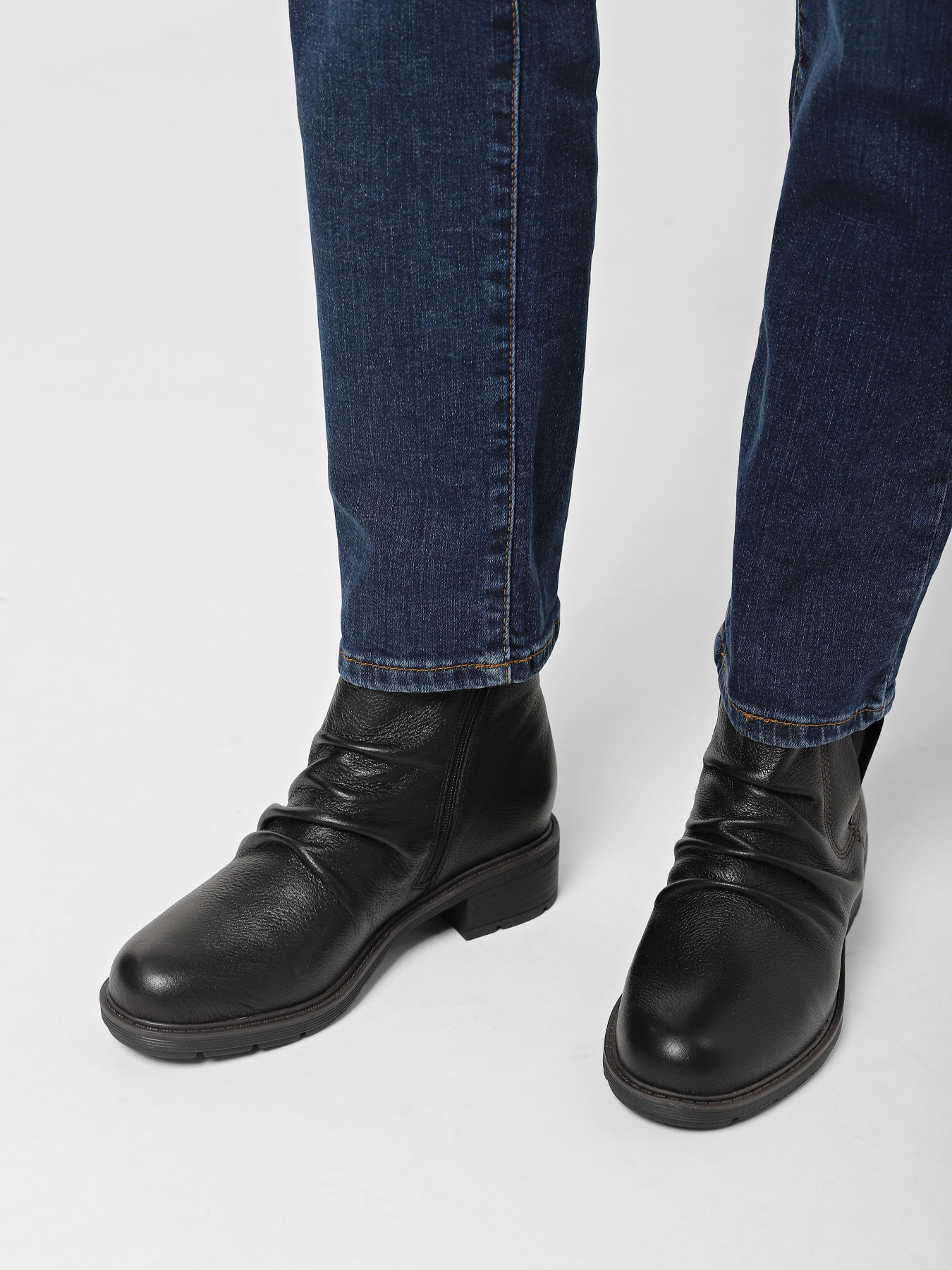 Ботинки Clarks Hearth Rose Black Leather модель 26174243 Фото