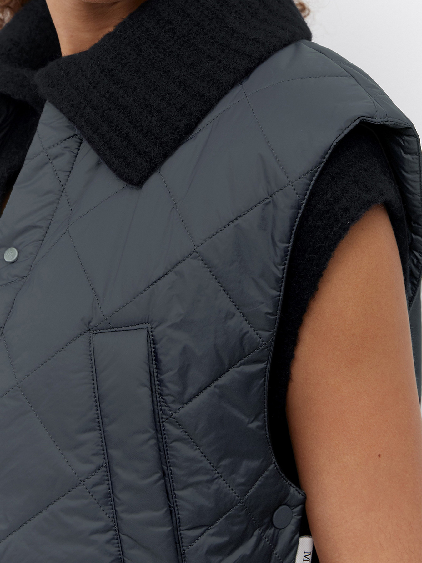 Утеплений жилет Marc O’Polo модель 201082472005-893 Утеплений жилет Marc O’Polo модель 201082472005-893 Фото