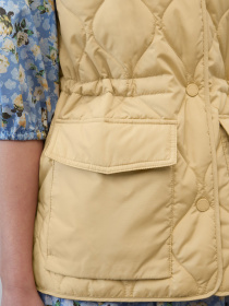 Утеплений жилет Marc O’Polo DENIM модель 342098472087-734 Утеплений жилет Marc O’Polo DENIM модель 342098472087-734 Фото