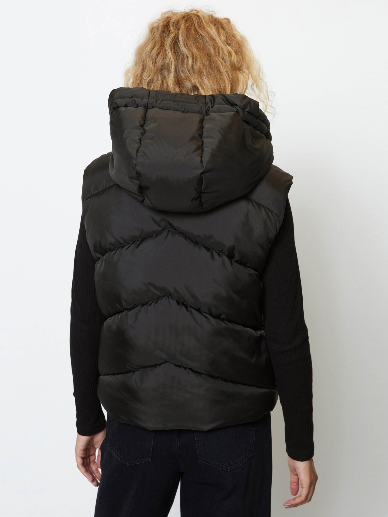 Утепленный жилет Marc O’Polo DENIM модель 348088172011-990 Утепленный жилет Marc O’Polo DENIM модель 348088172011-990 Фото