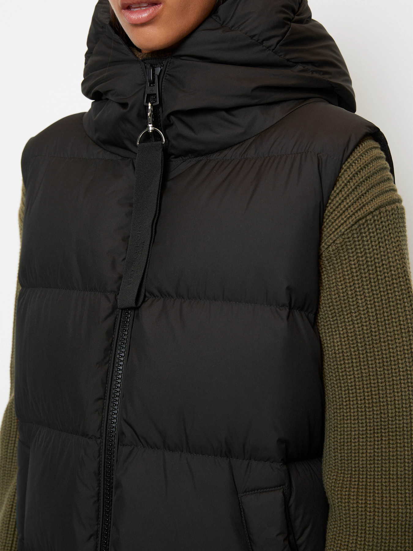 Утеплений жилет Marc O’Polo модель 309087472025-990 Фото