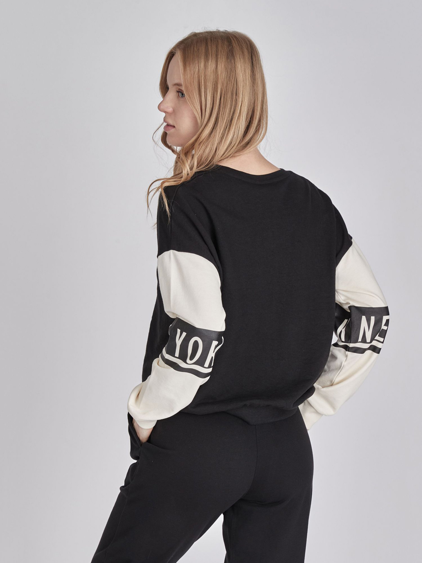 Свитшот Piazza Italia модель 03417_black Фото