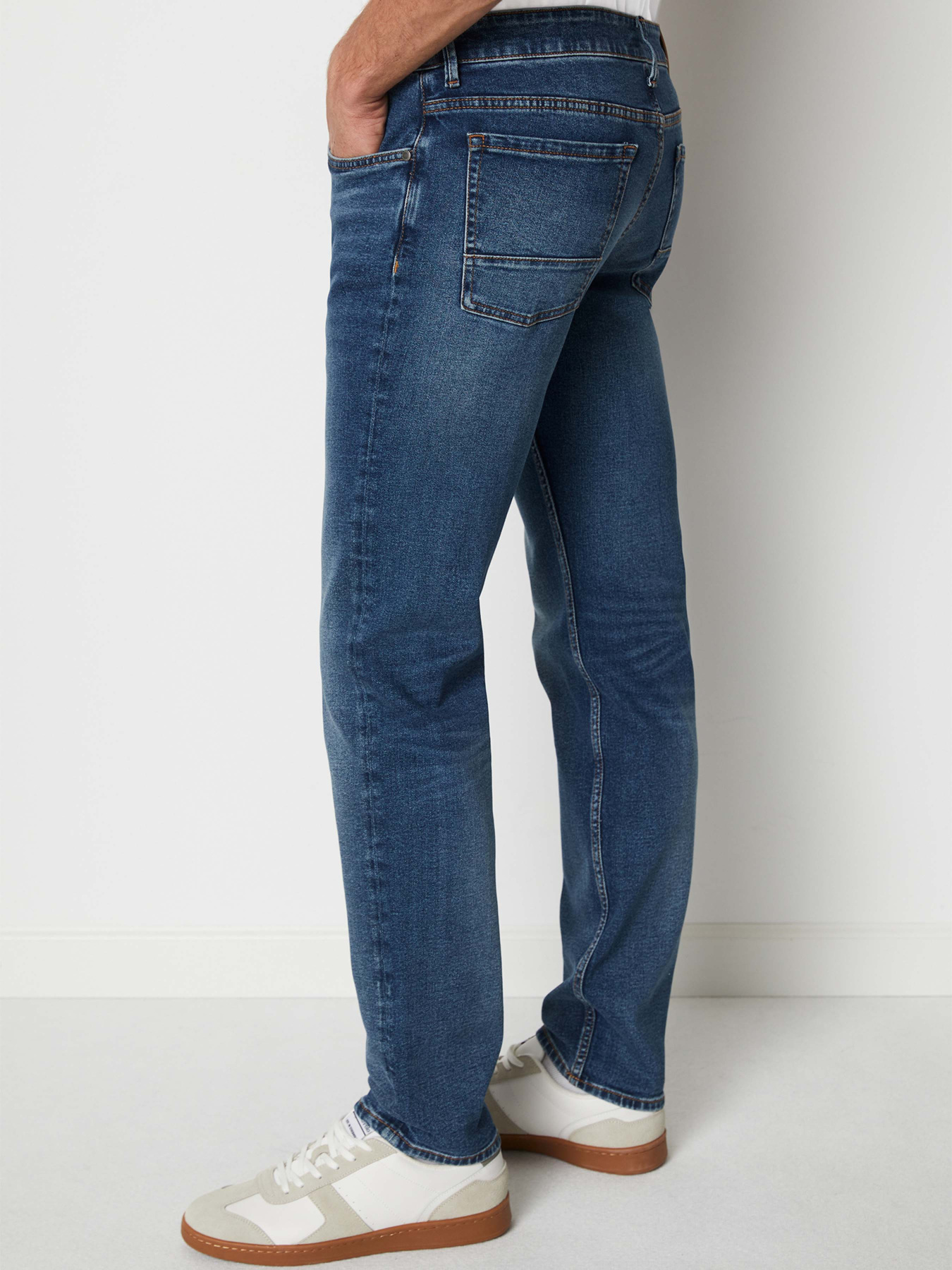 Завужені джинси Marc O’Polo модель B21923012142-038 Фото