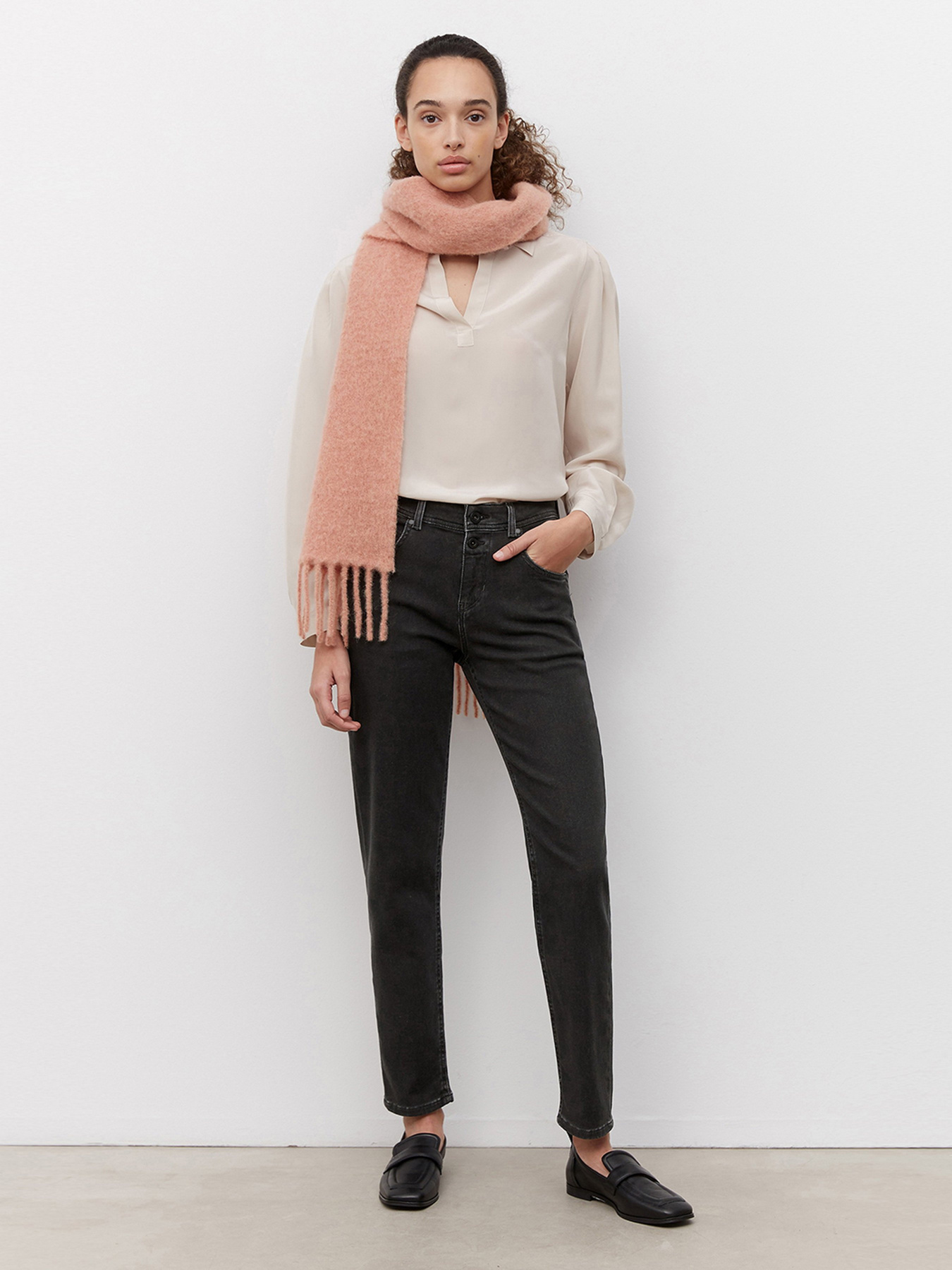 Джинсы Marc O’Polo THEDA Boyfriend модель 201002012023-011_32 Фото