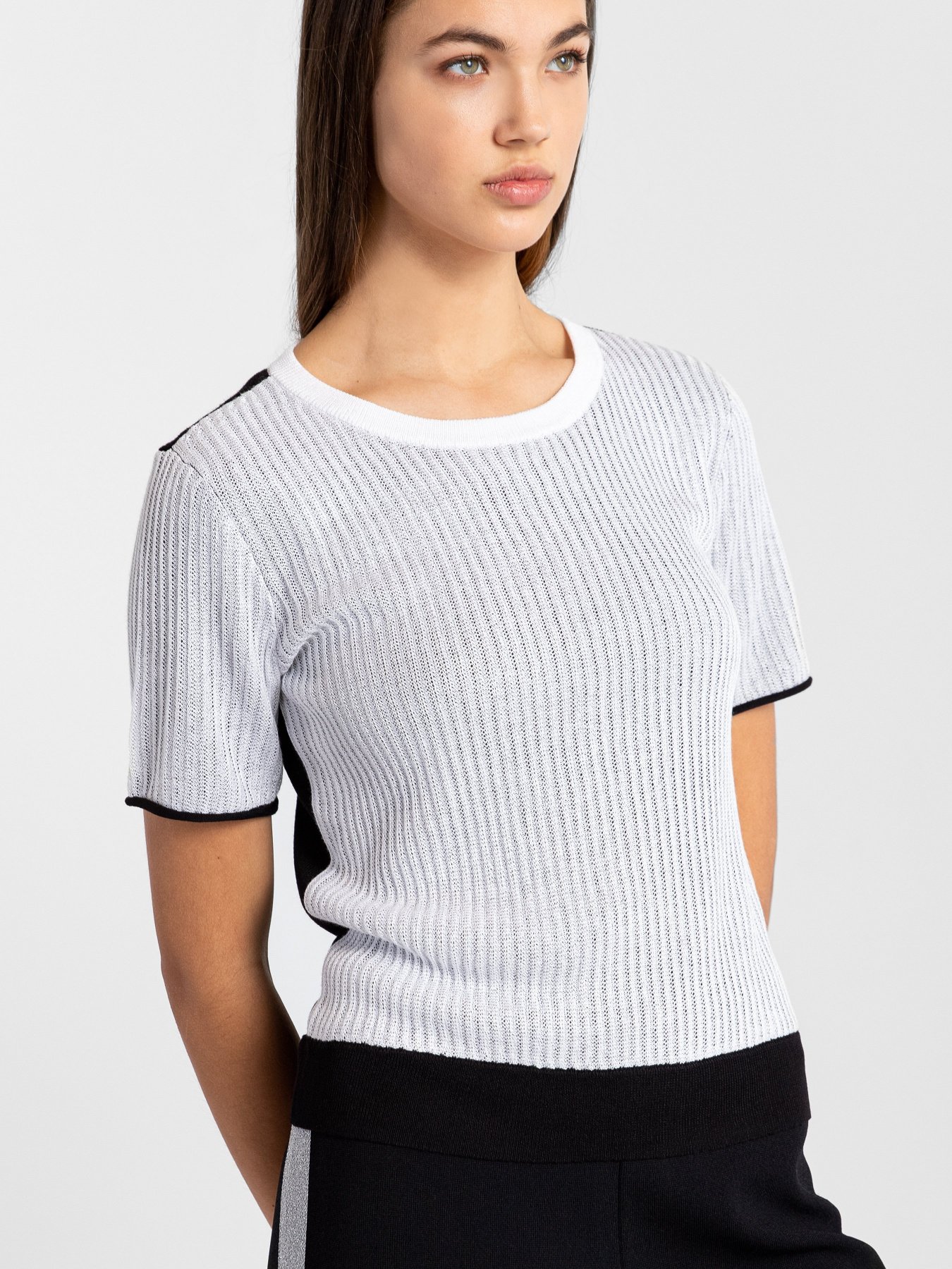 Футболка Armani Exchange модель 3KYM1M-YMN7Z-8229 Футболка Armani Exchange модель 3KYM1M-YMN7Z-8229 Фото