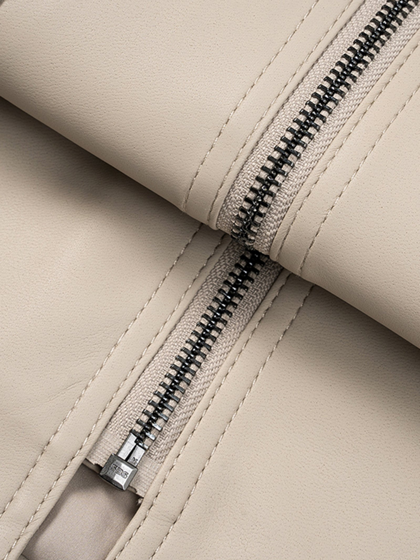 Спідниця міні Armani Exchange модель 3KYN19-YNTPZ-1724 Фото