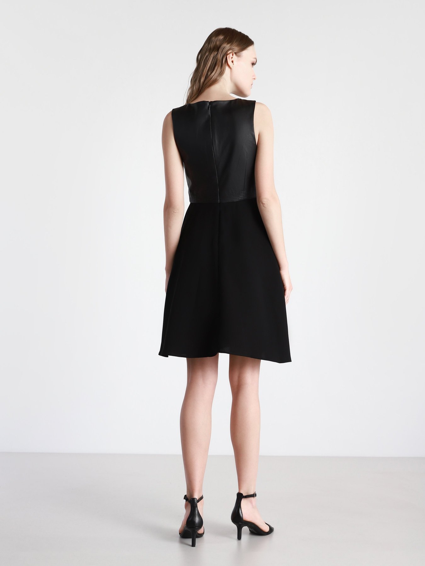 Платье мини Armani Exchange модель 3KYA20-YNJ2Z-1200 Фото