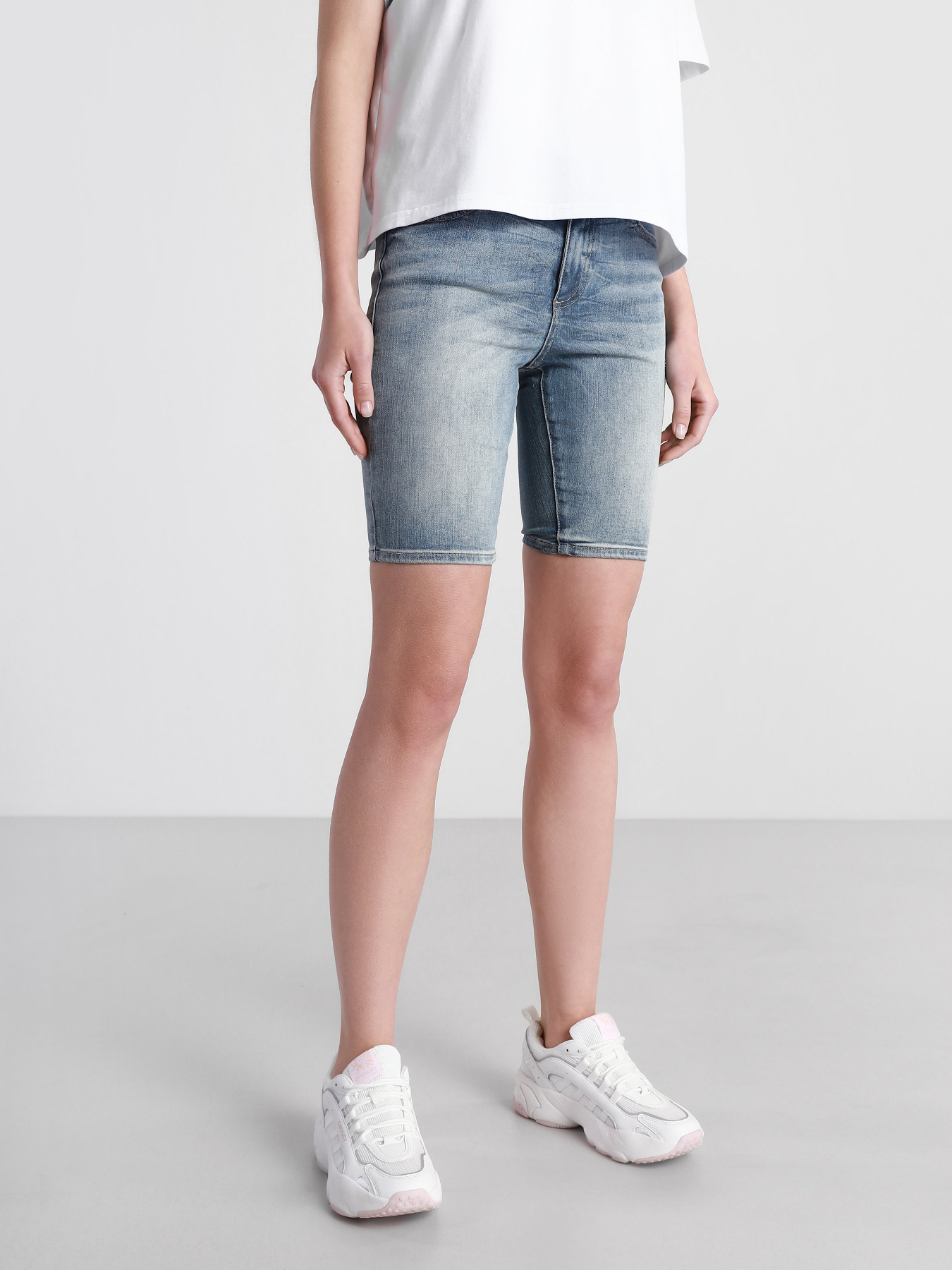 Джинсові шорти Armani Exchange модель 3KYJ70-Y1SEZ-1500 Фото