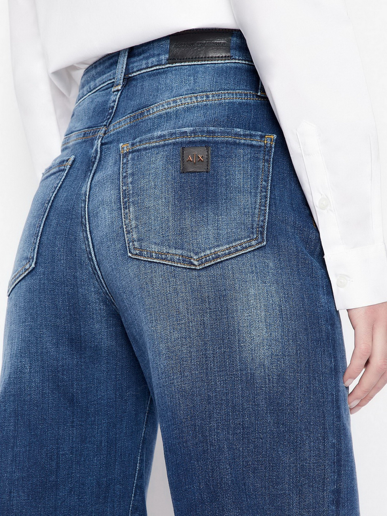 Расклешенные джинсы Armani Exchange J47 модель 3LYJ47-Y1VQZ-1500 Фото